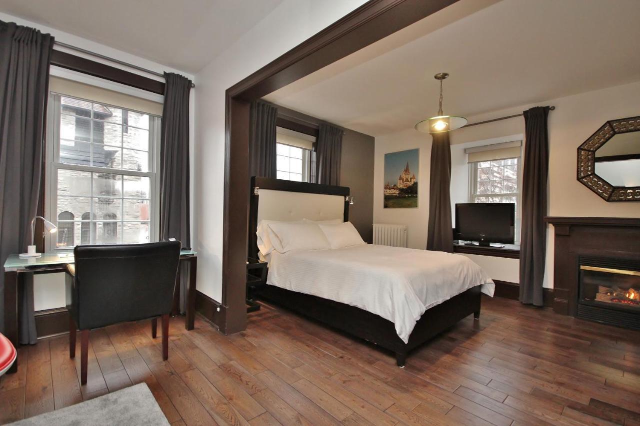 Deluxe Queen Room with Fireplace