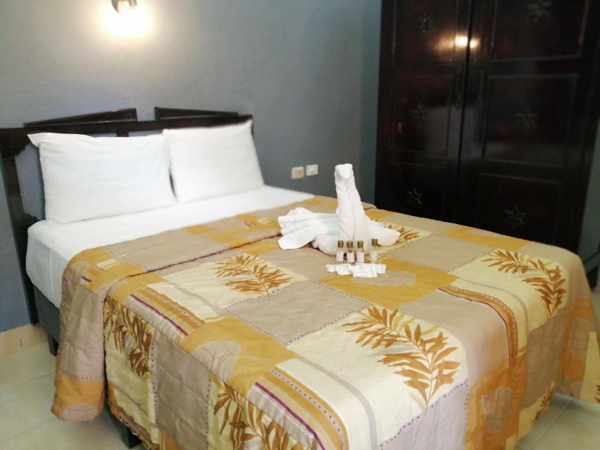 Standard Queen Room