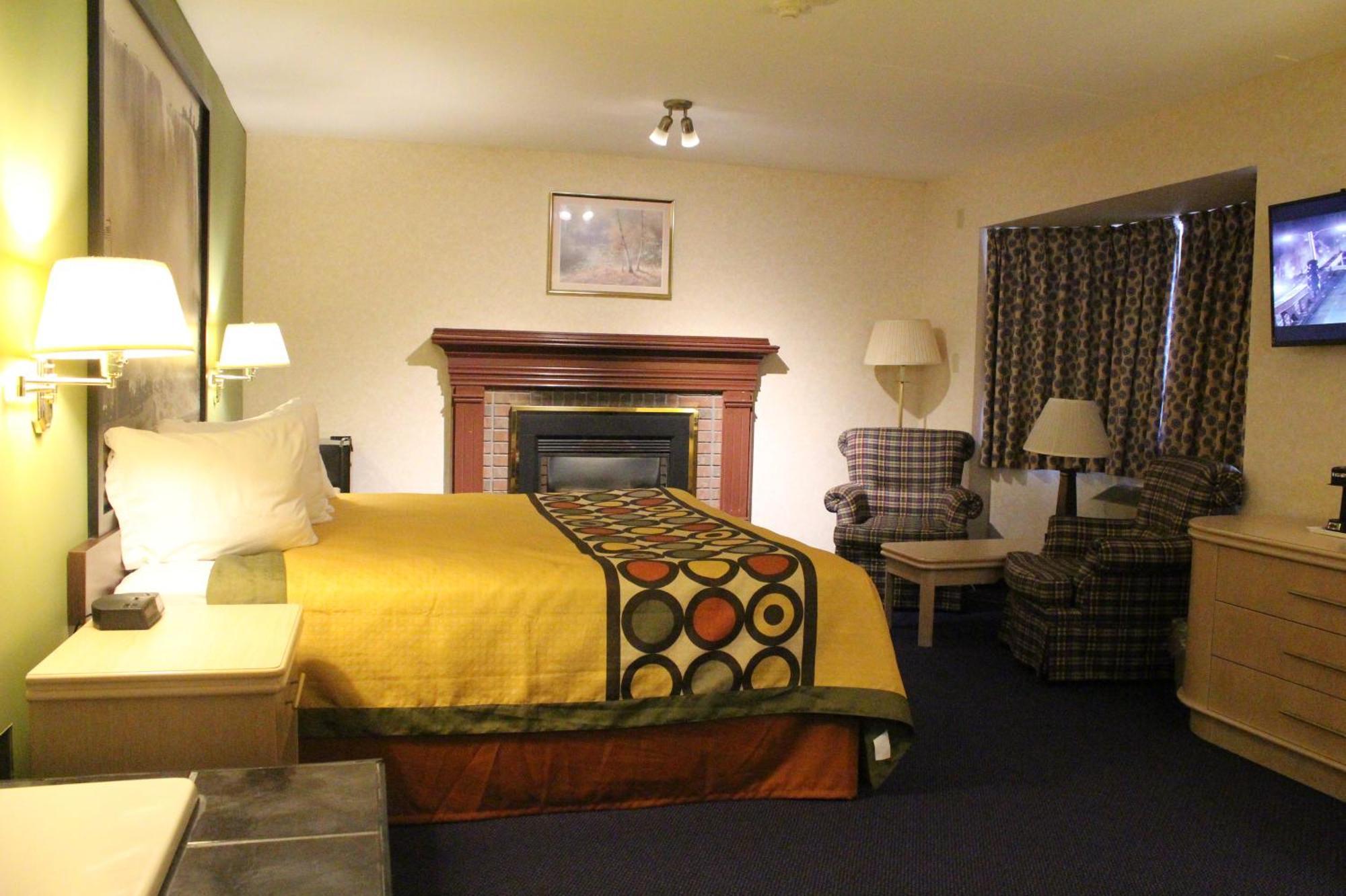 Deluxe King Room with Spa Bath- Non-Smoking