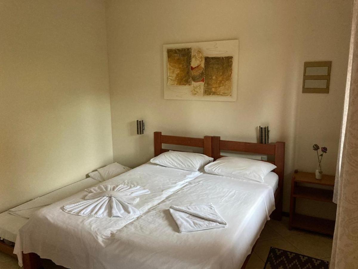 Quarto Deluxe (2 Adultos + 1 Criança)
