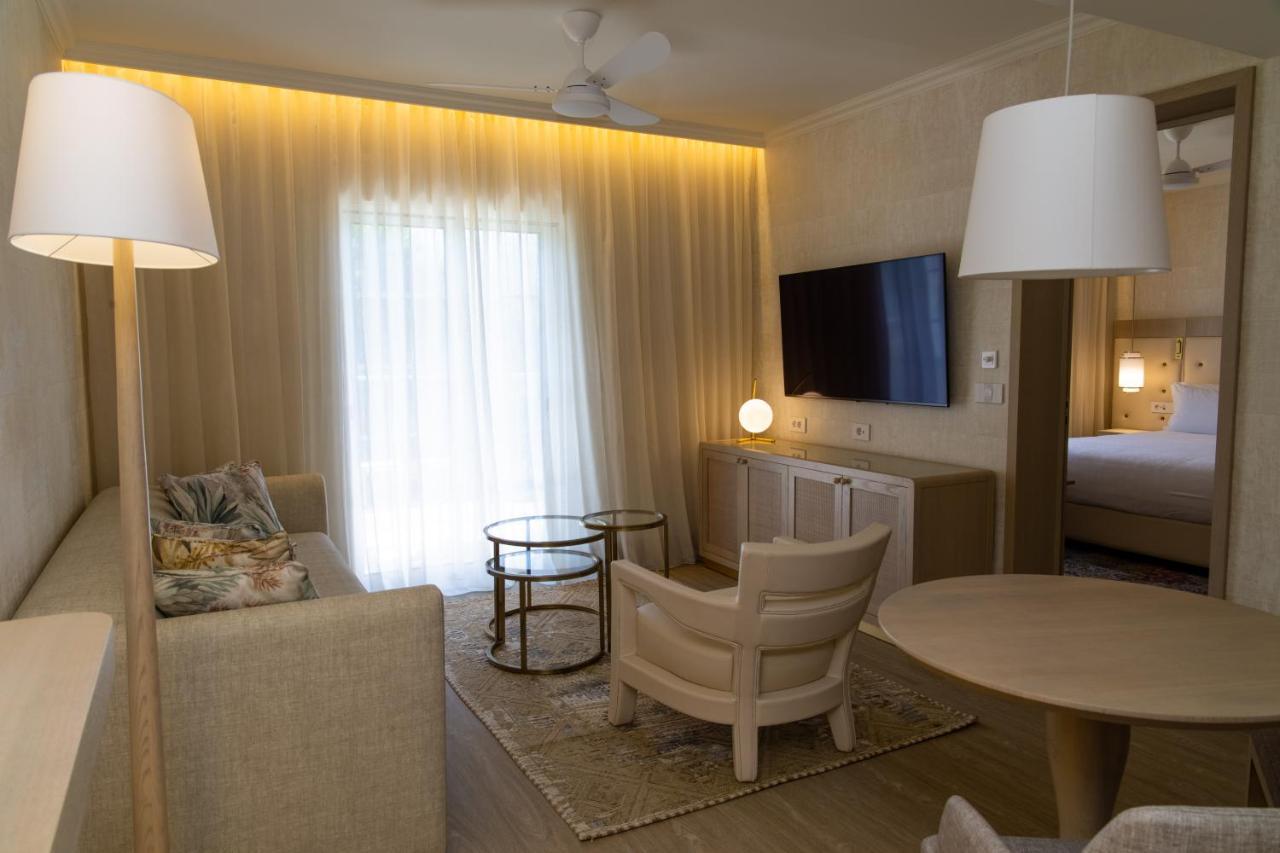 Premium Suite with Sea View (2 Adults + 2 Children up to 10 years old)
