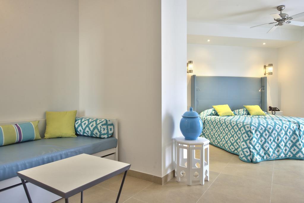 Familiekamer met Balkon en Uitzicht op Zee