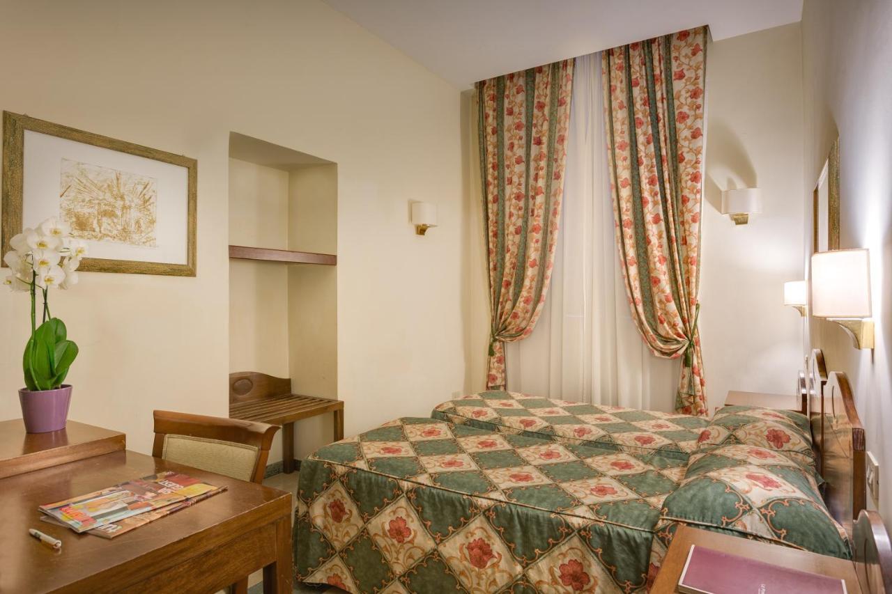 Quarto Pequeno com Cama de Casal ou 2 de Solteiro