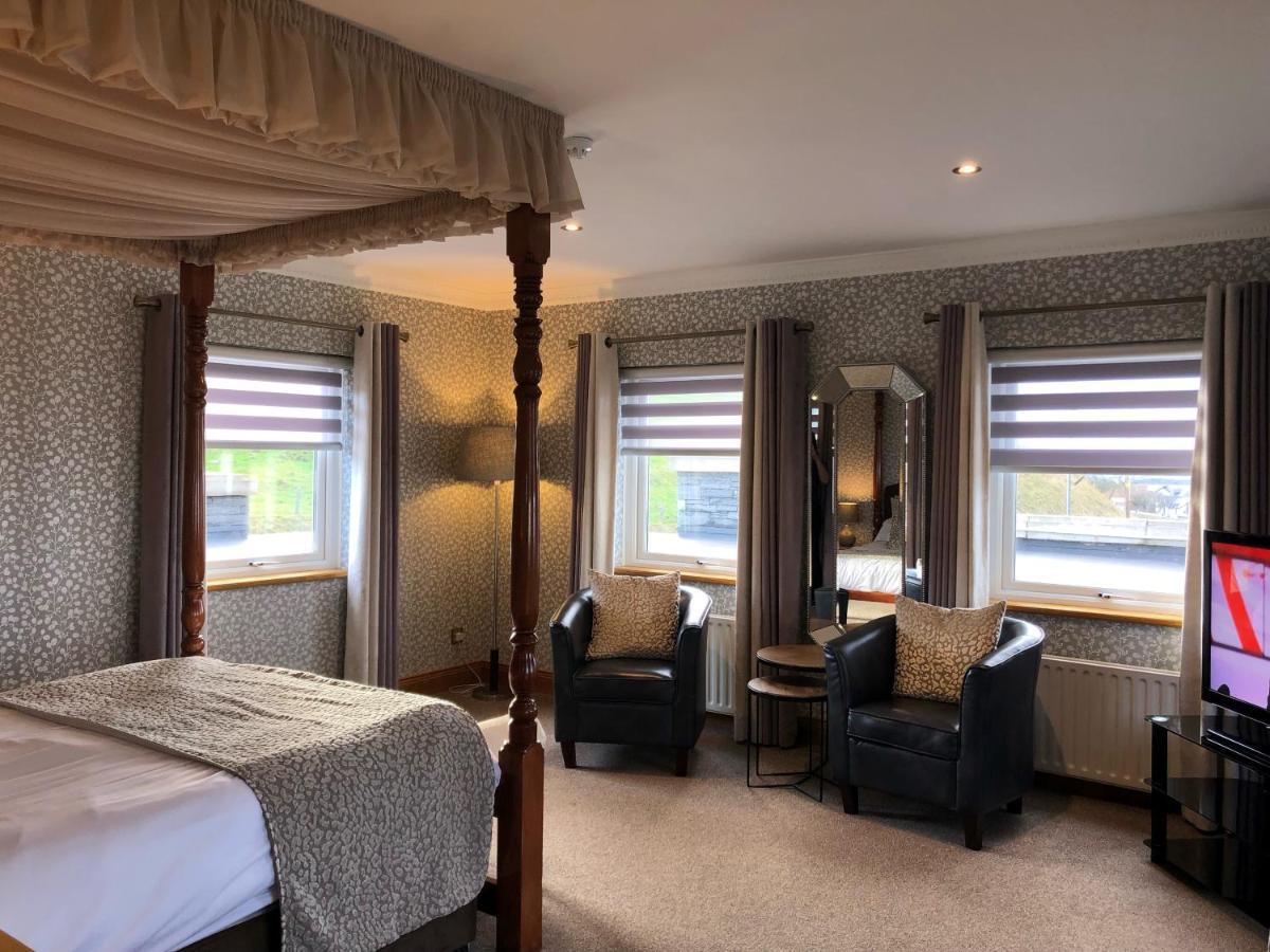 Executive Suite Four Poster Bed