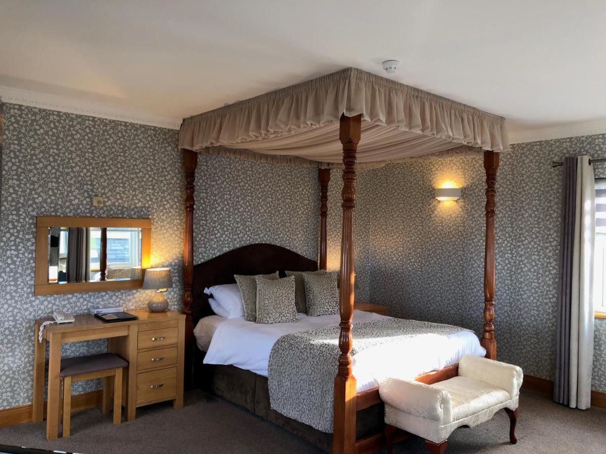 Executive Suite Four Poster Bed