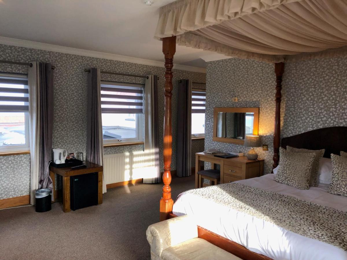 Executive Suite Four Poster Bed