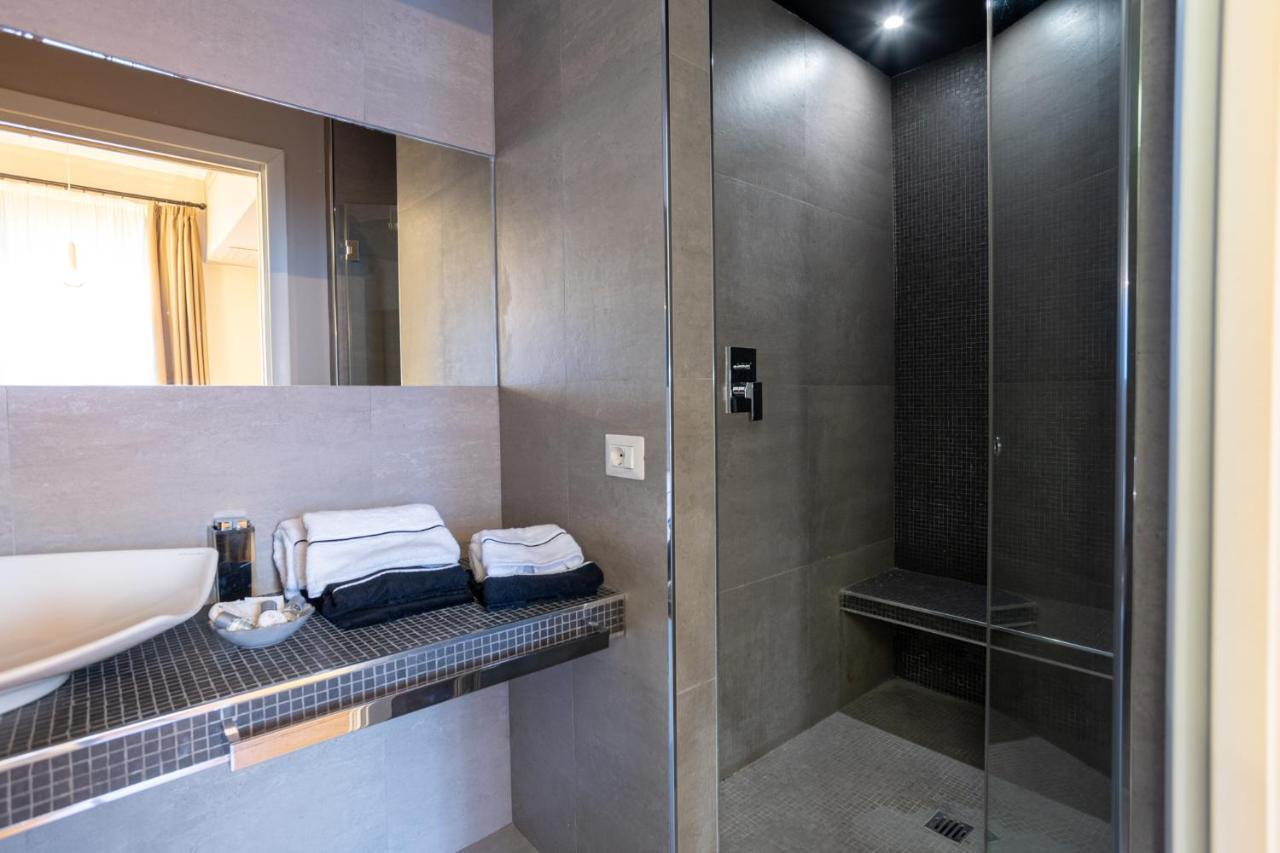 Deluxe Double Room Spa Shower
