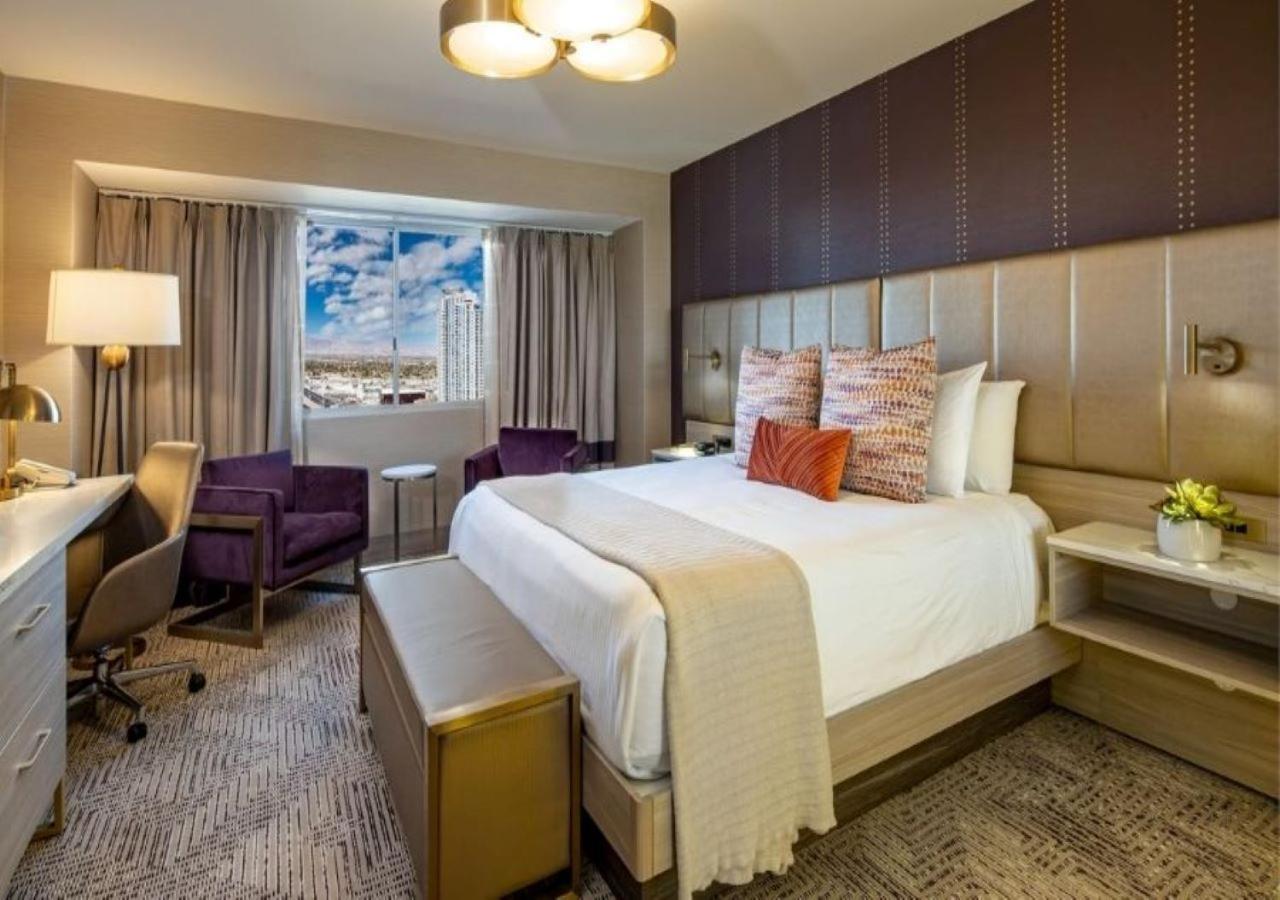 Quarto Marra Style com Cama King-size e Vista do Centro da Cidade