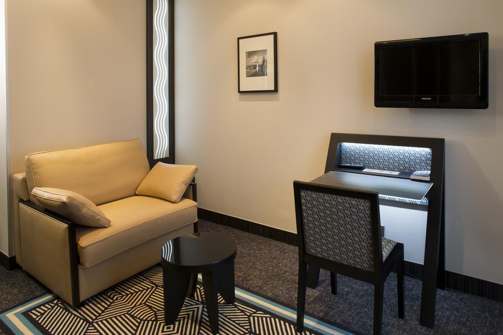 Junior Suite met Tweepersoonsbed, Slaapbank en Balneo-bad