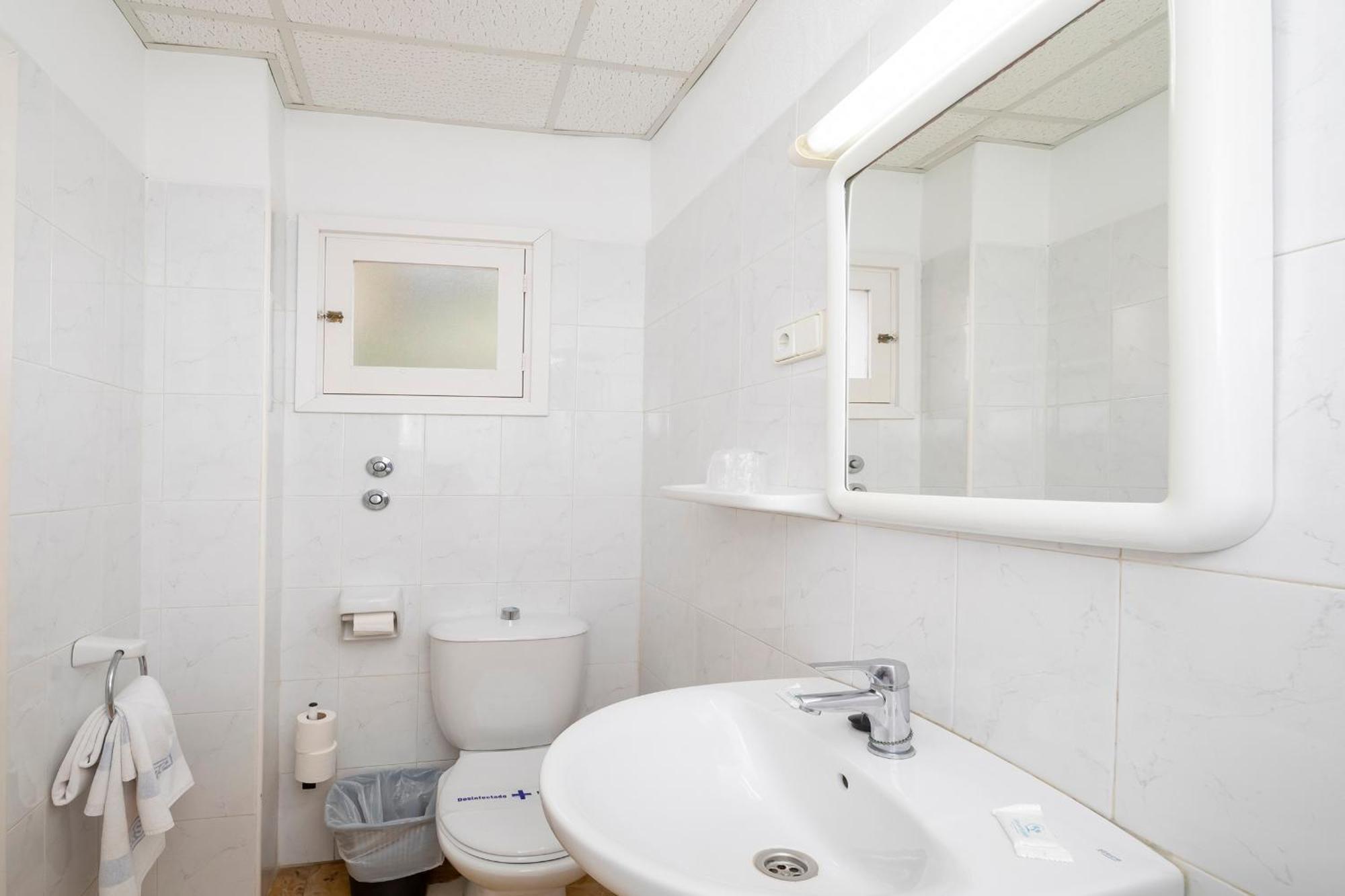 Standard Twin Room with Sea View