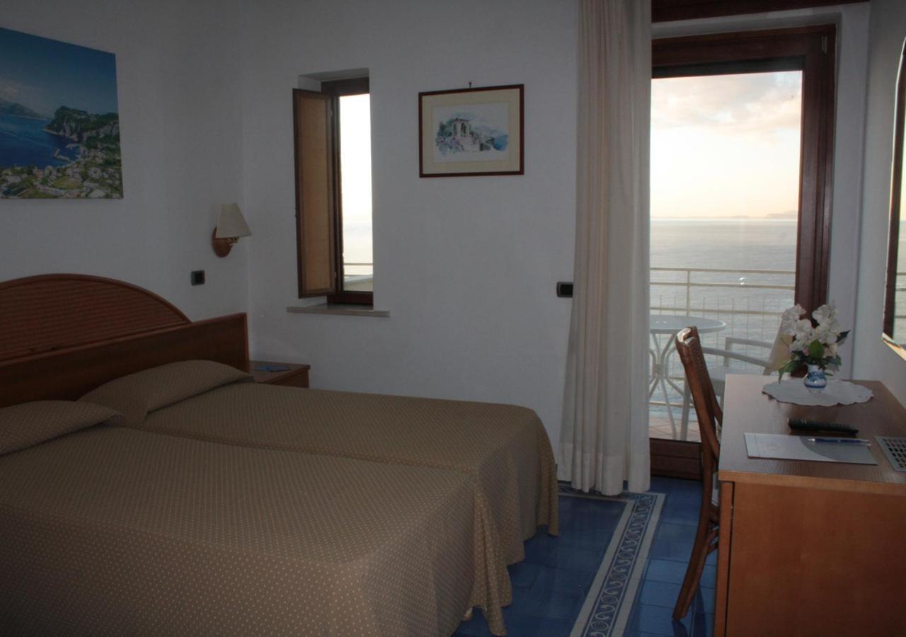 Camera Standard Doppia con Letti Singoli, con Balcone e Vista Mare
