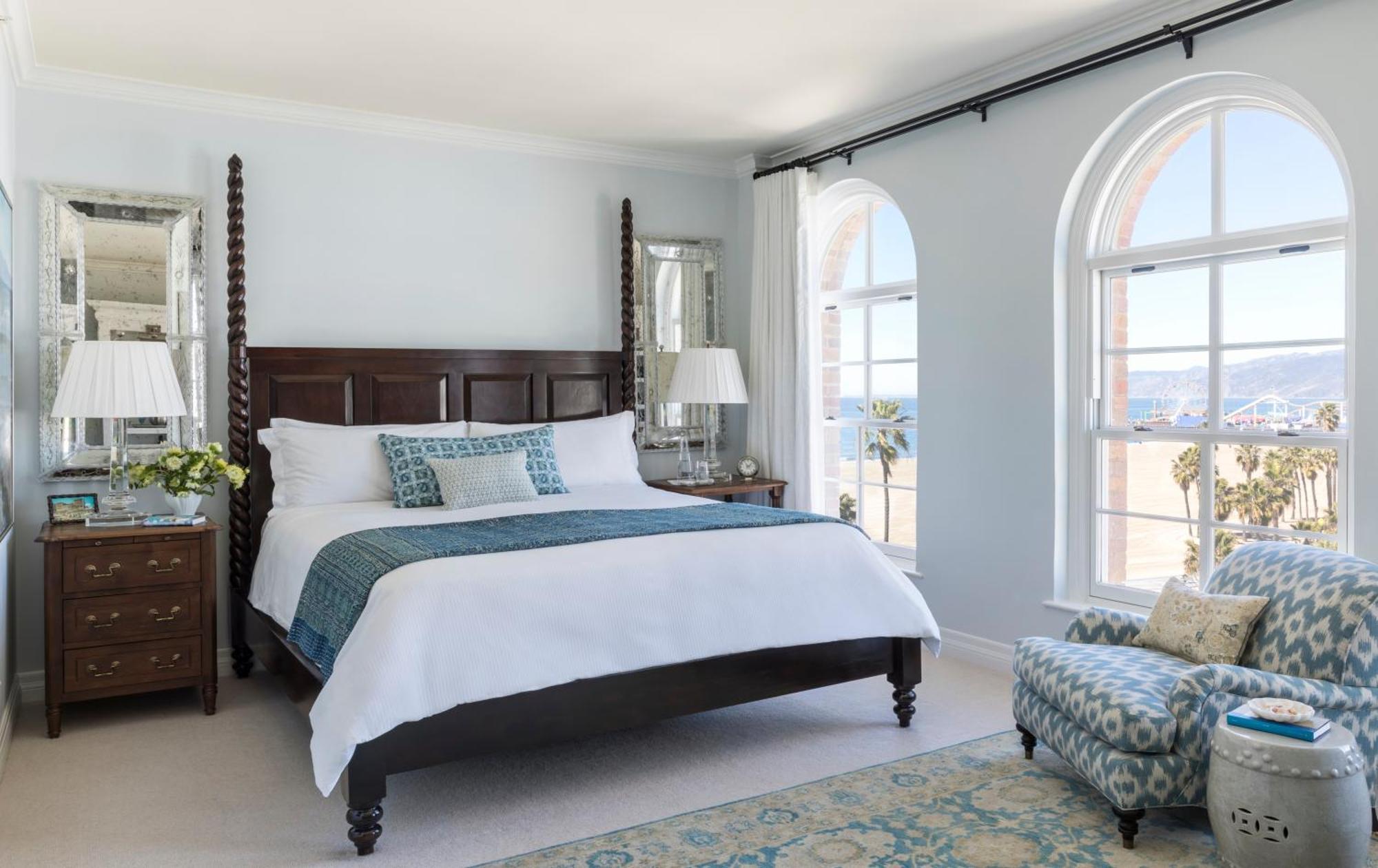 Habitación Doble Premier con cama grande y vistas al océano