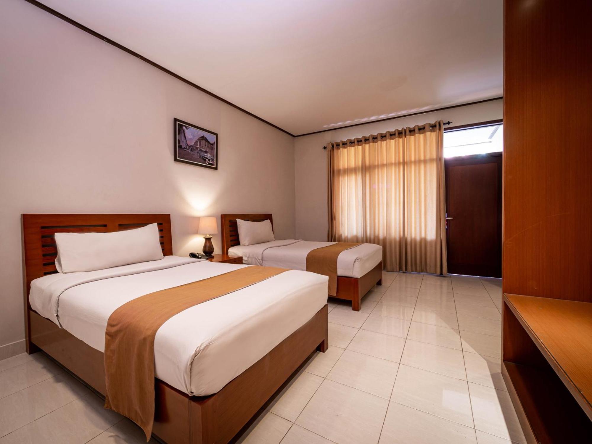 Deluxe Double or Twin Room with Pool View