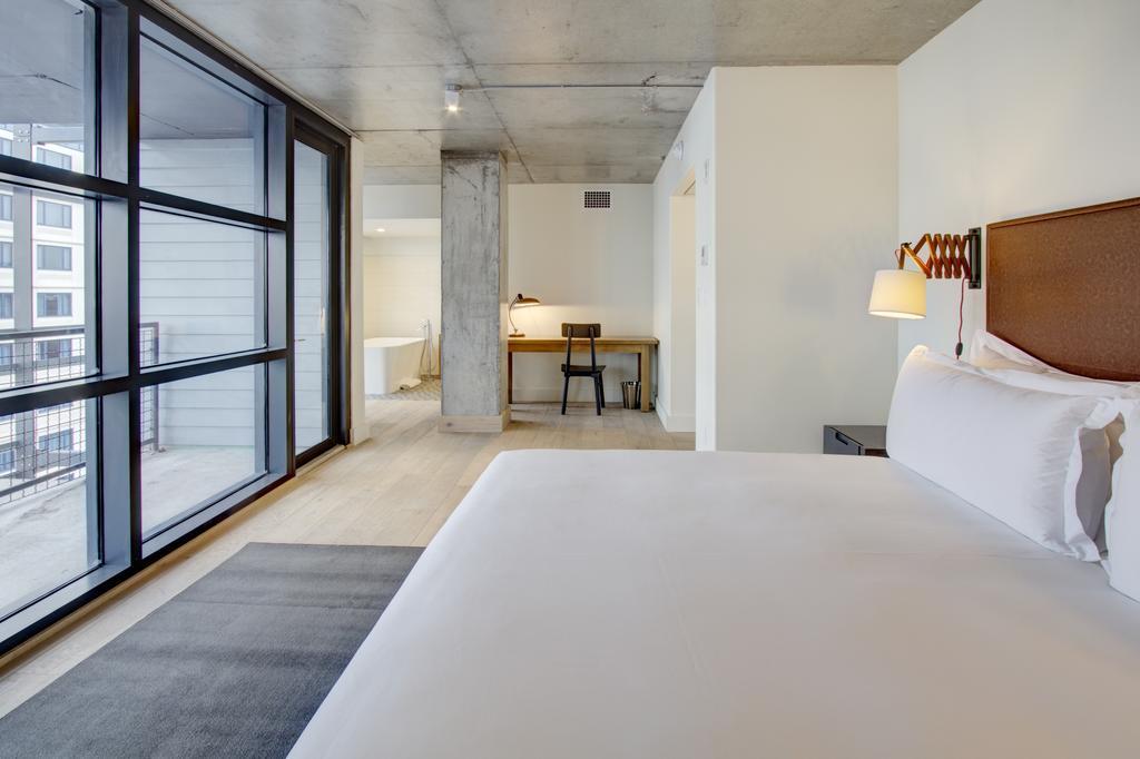Studio Kamer met Kingsize Bed en Balkon