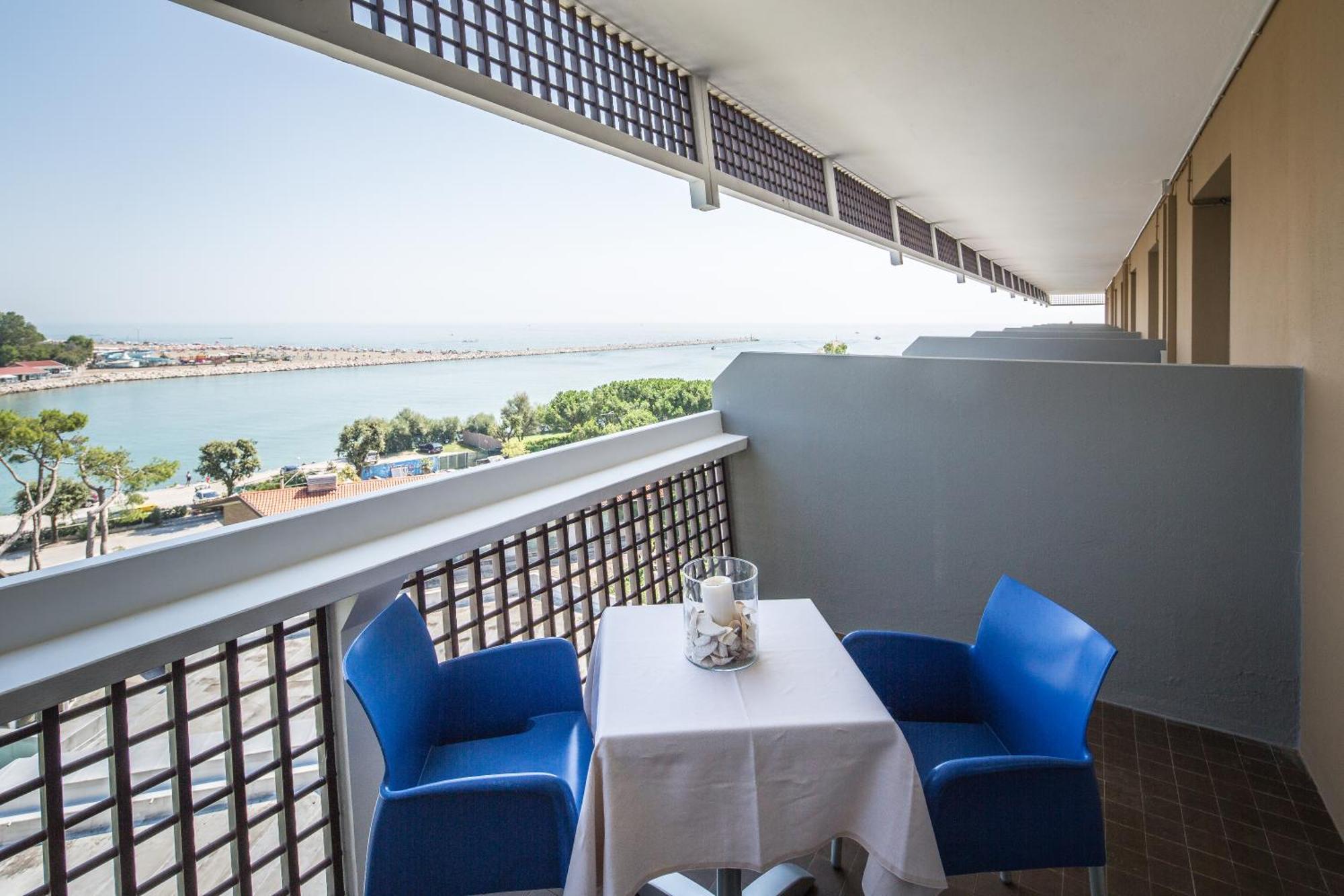 Double or Twin Room Partial Sea View