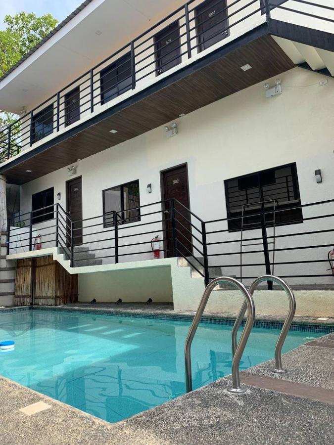 Standard Poolside Double