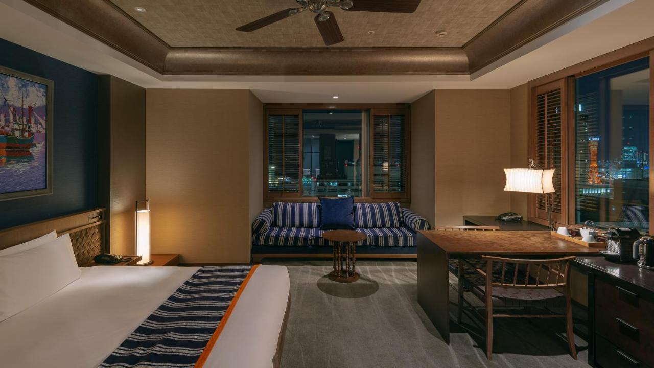 Club Deluxe King Room (Corner Room)- Harbor Side with Complimentary Minibar