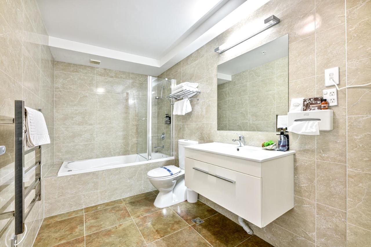 Executive Suite Spa Bath,1268550754:JPEG