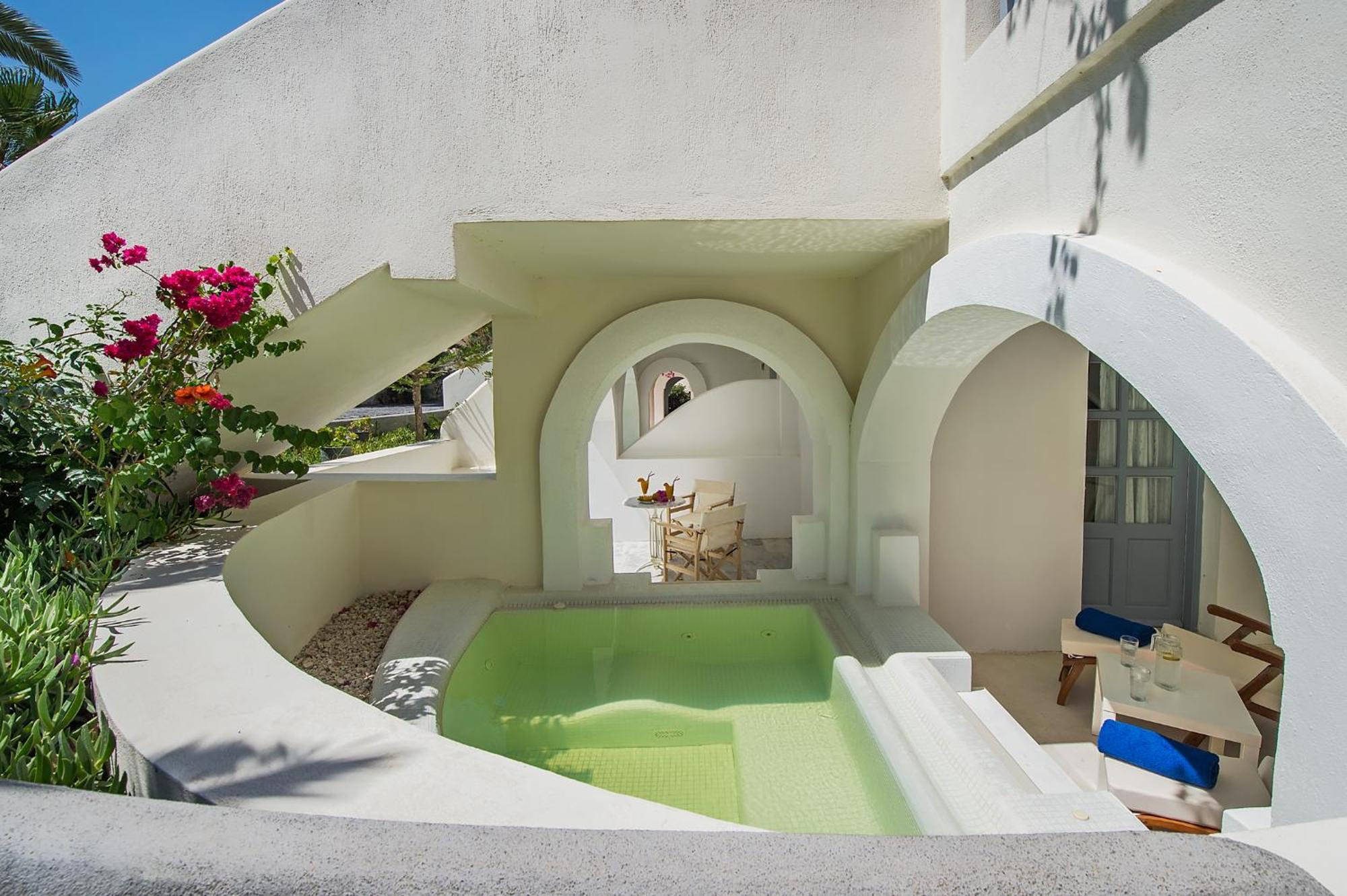 Studio Outdoor Spa Bath