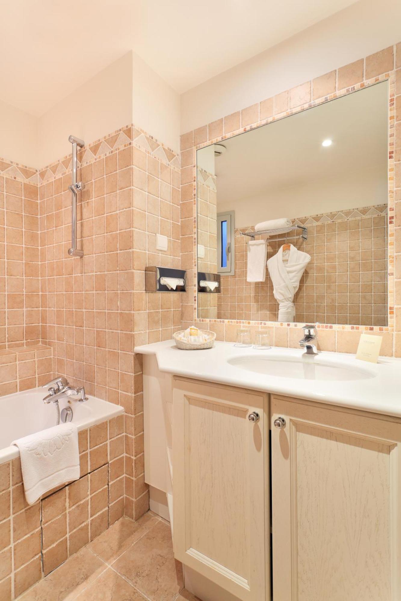 Junior Suite,1369559252:JPEG