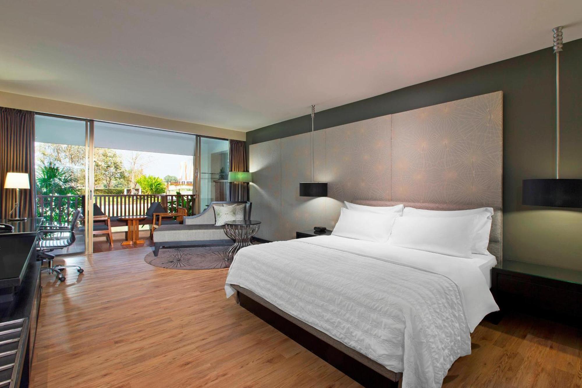 Deluxe Kamer met 1 Kingsize Bed, Uitzicht op de Rivier en Balkon