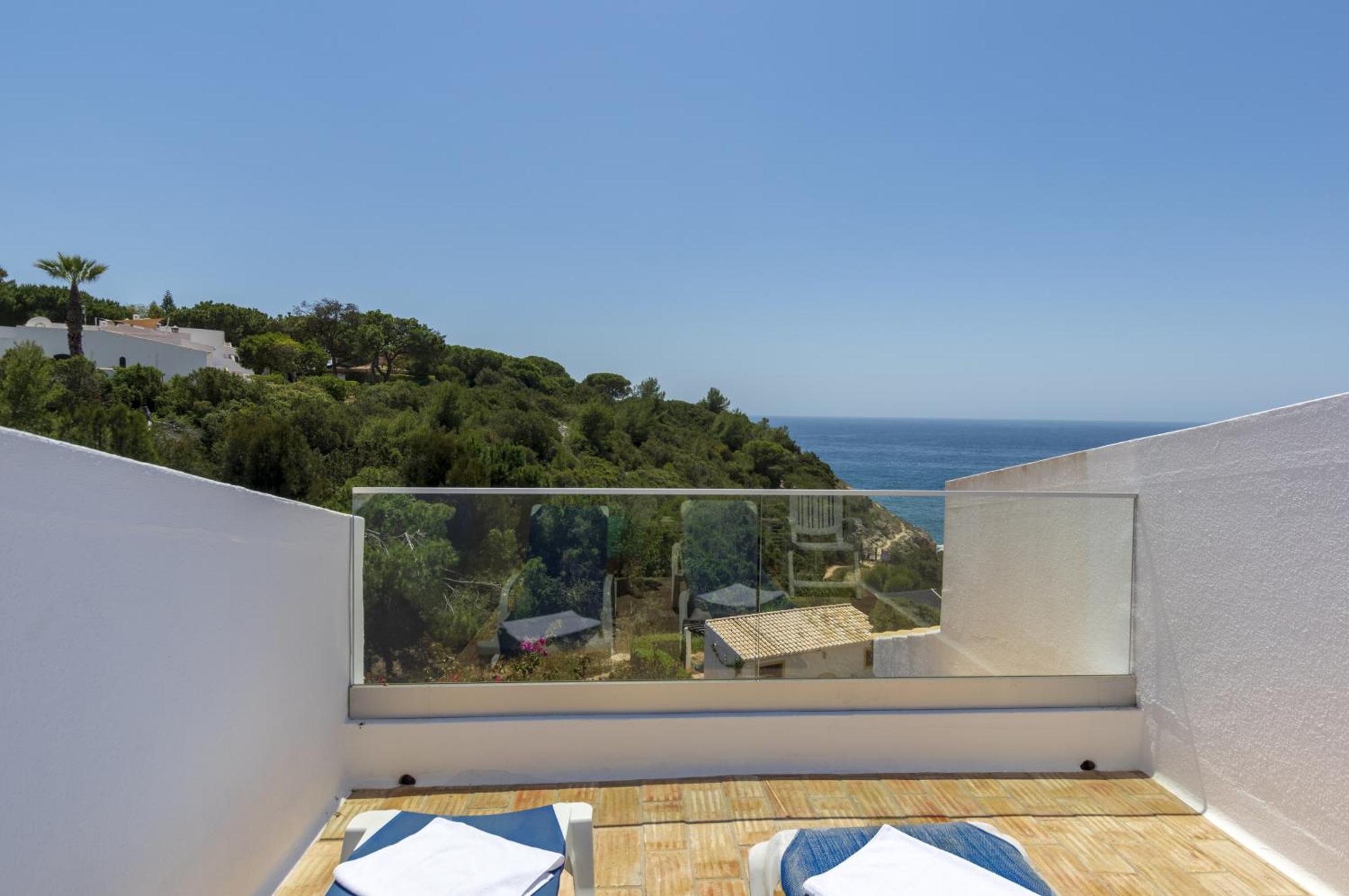 One-Bedroom Apartment with Sea View,1274509918:JPEG