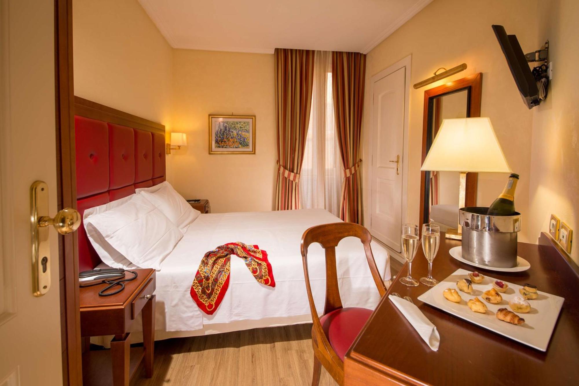 Small Double Room French Bed,1279752373:JPEG