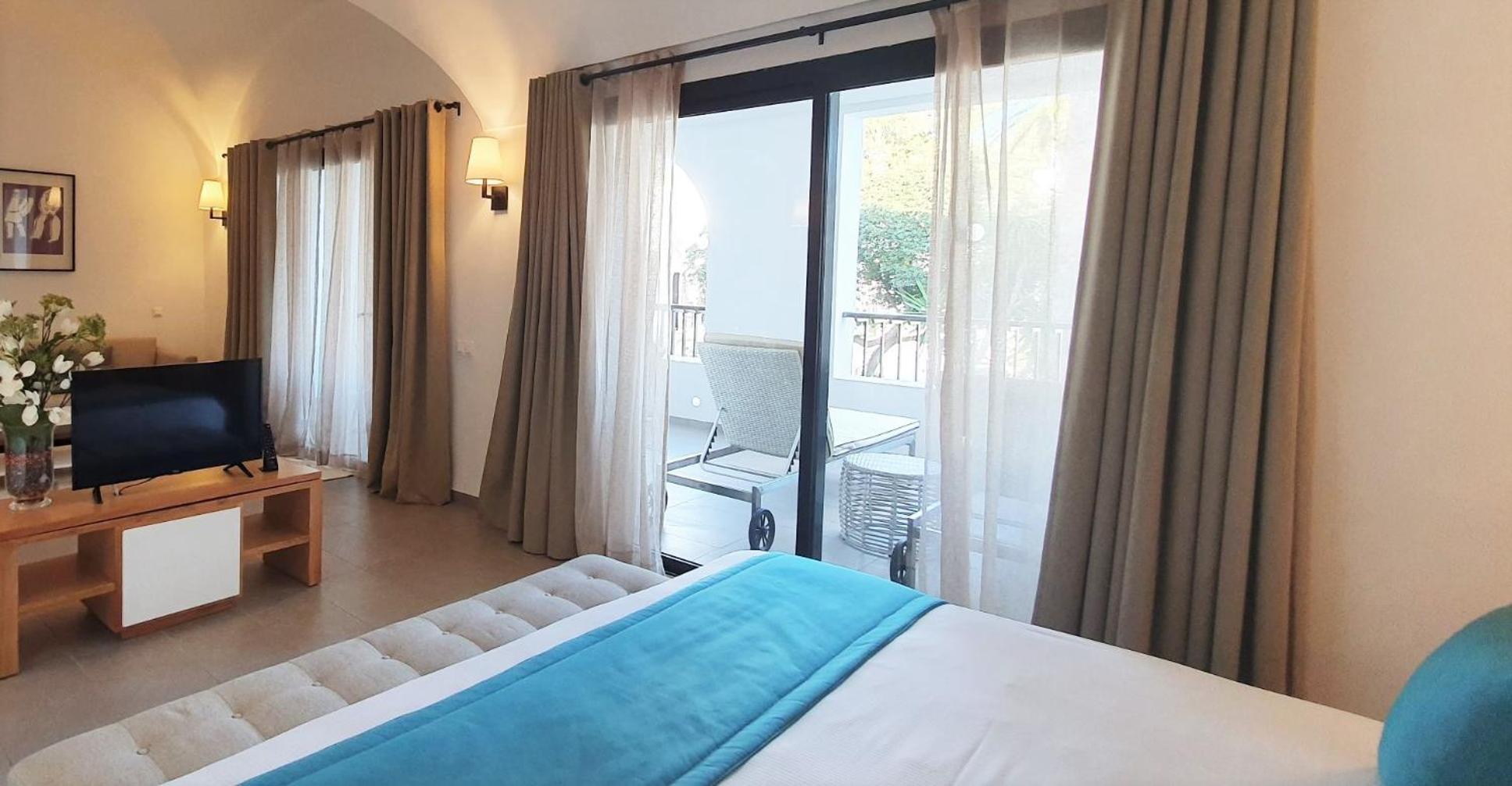 Deluxe Double Room Balcony,1279807303:JPEG