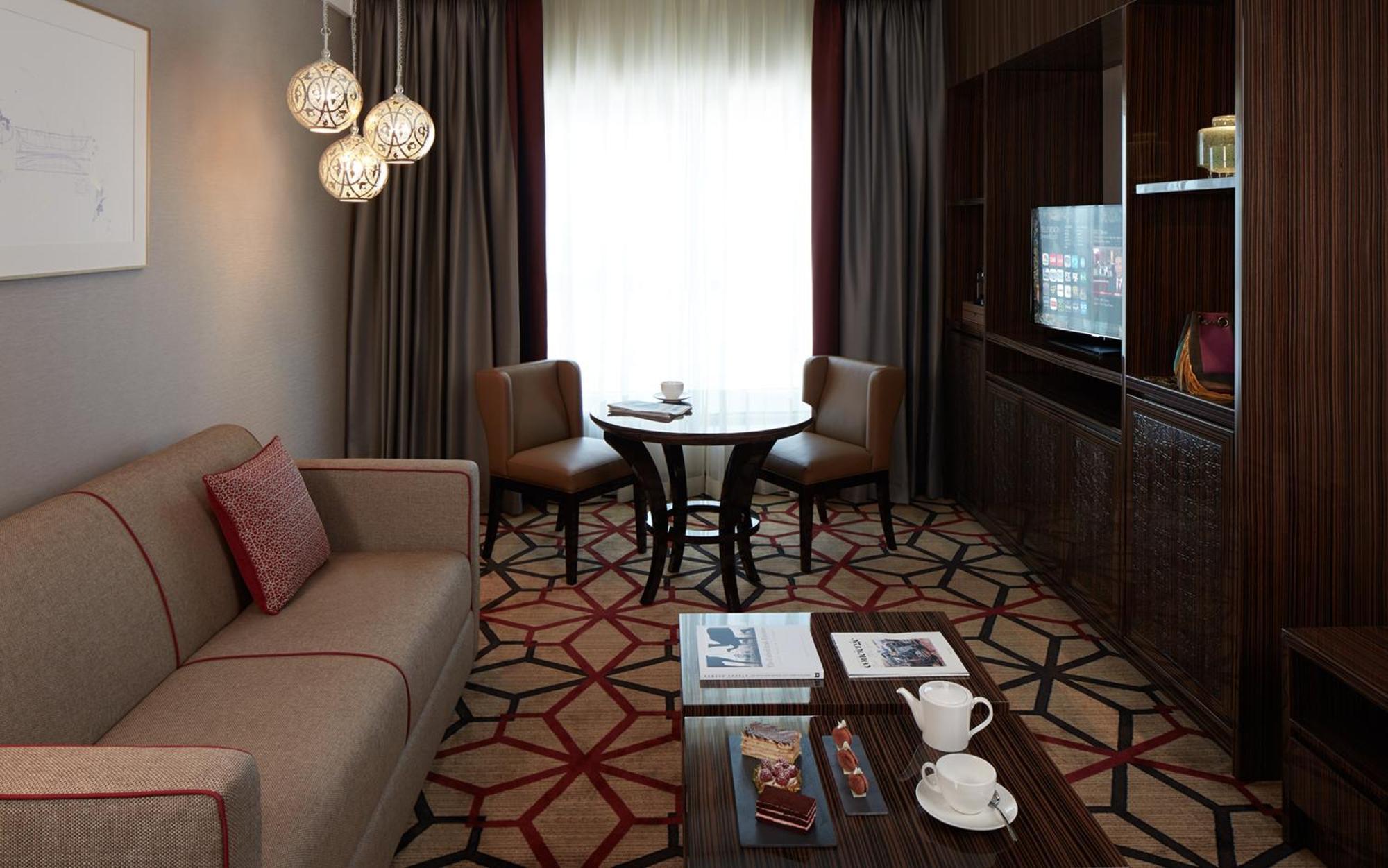 Naumi Suite • Outlet Mall Shuttle • Dining • Ideal Getaway