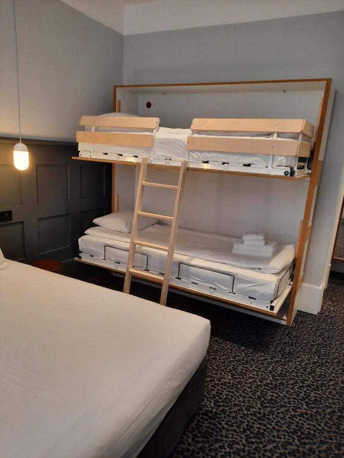 Familiekamer met 1 Queensize Bed en 1 Stapelbed - Rookvrij