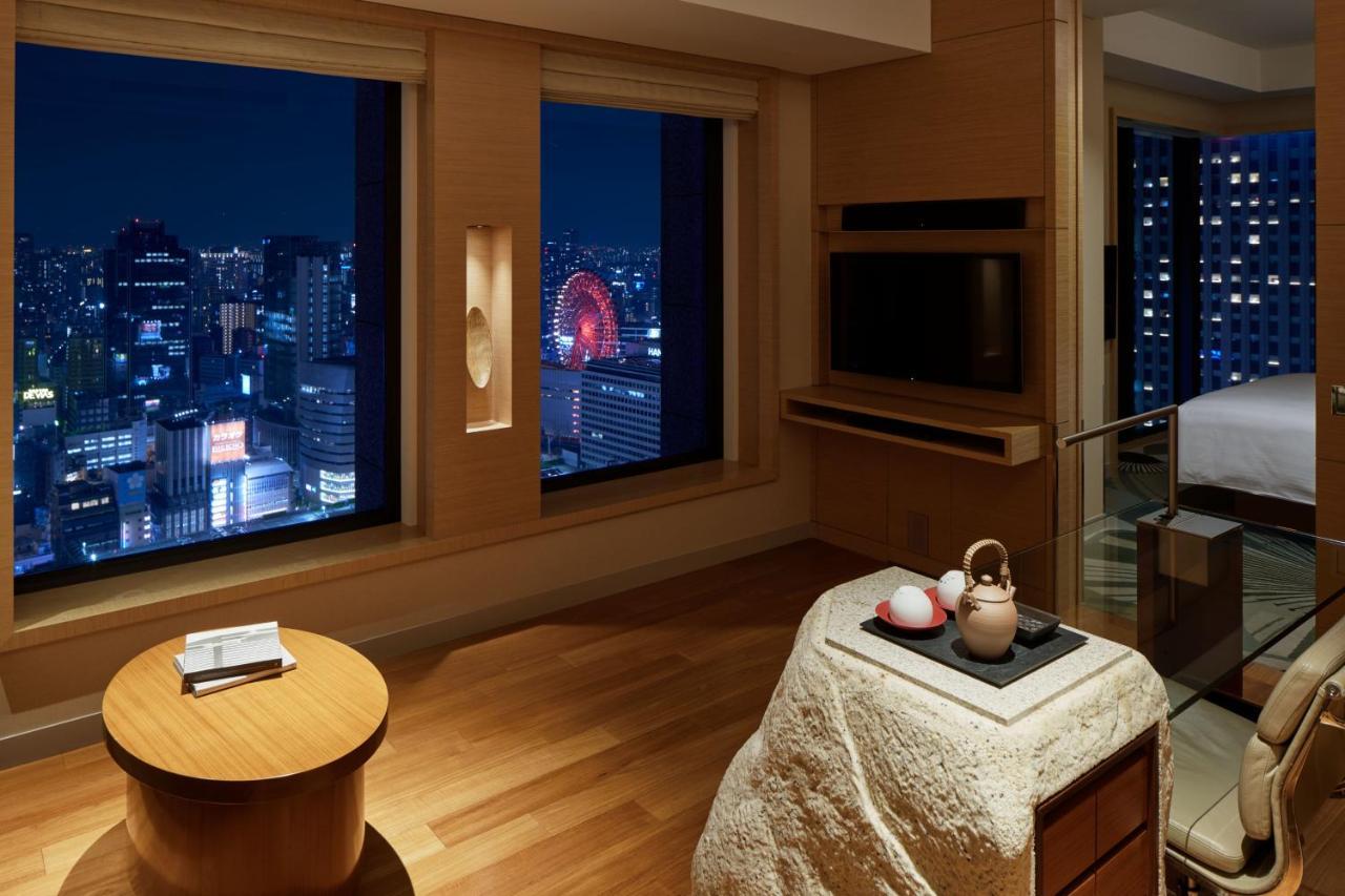Suite 1 Chambre avec Accès au Salon Club - Vue sur Ville
