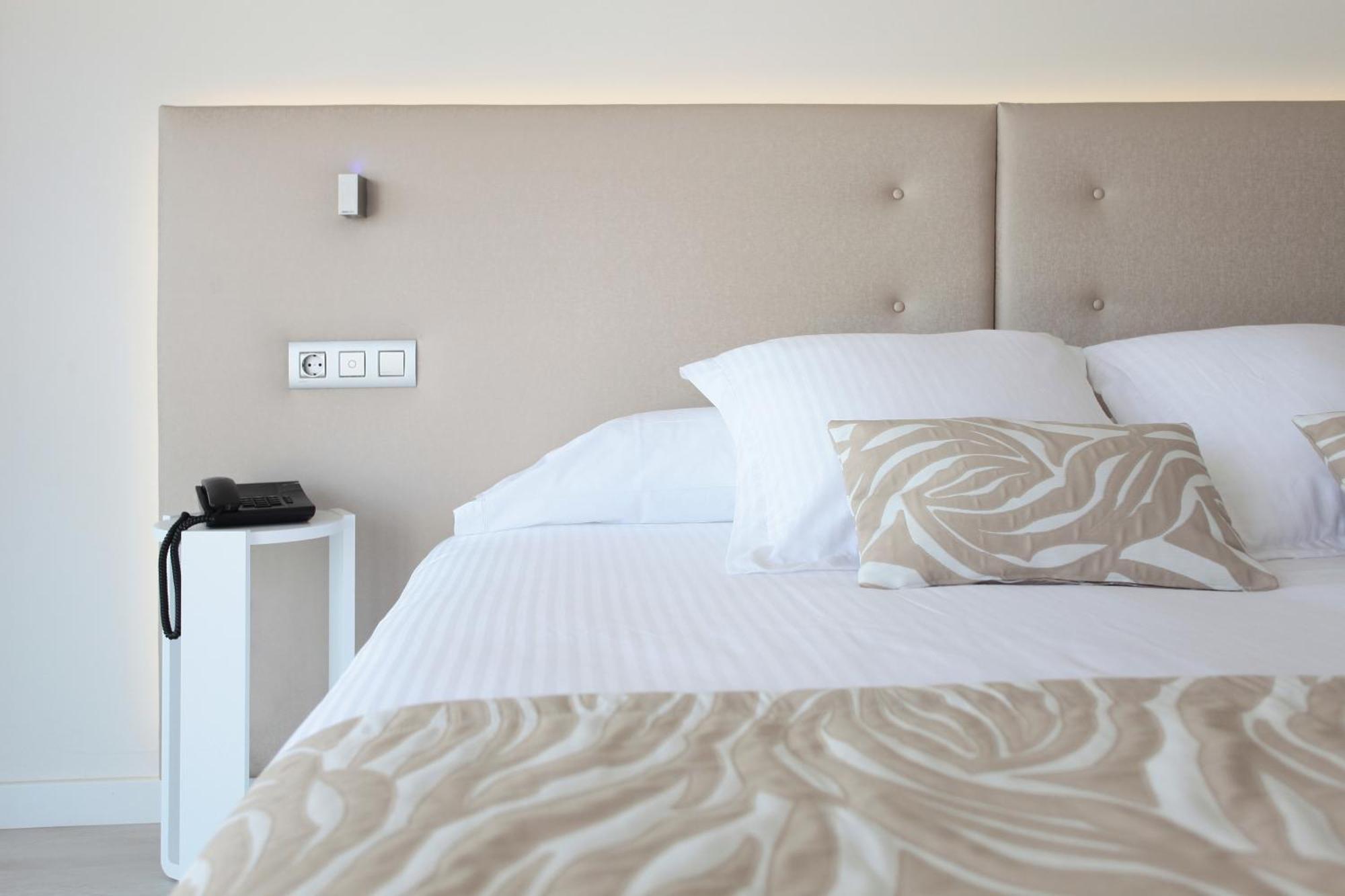 Double or Twin Room Partial Sea View