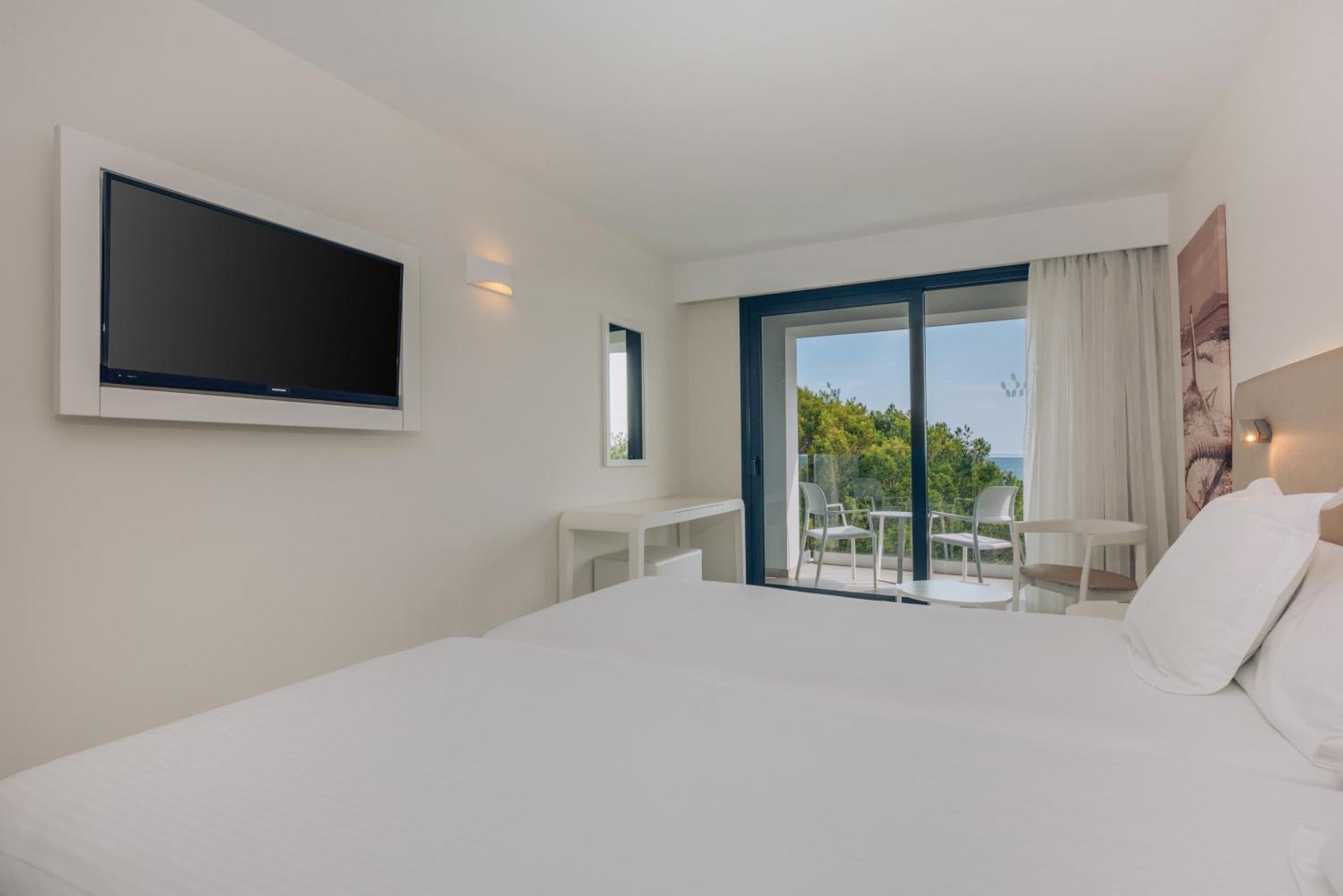 Double or Twin Room Garden View