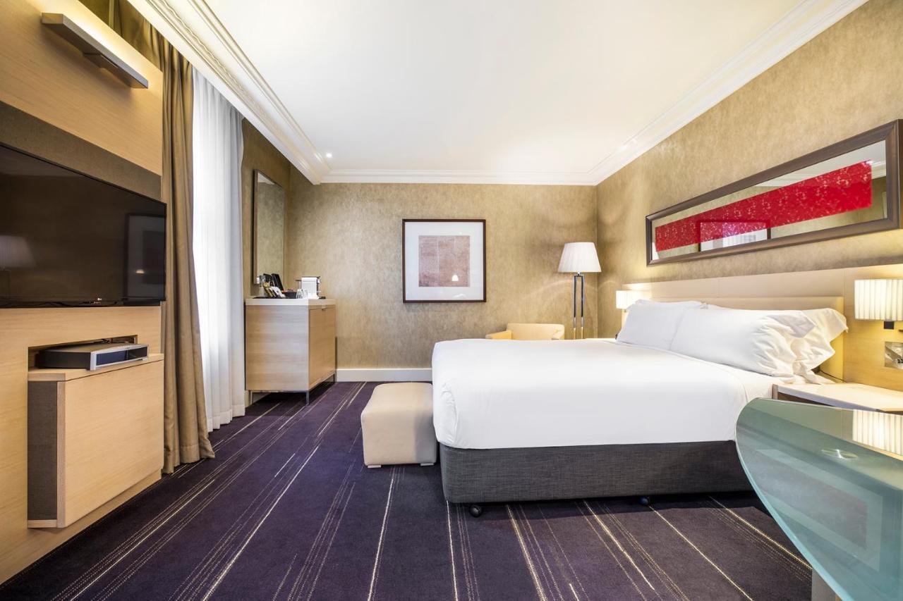 1 King Bed Club Access Separate Bath,1666645043:JPEG