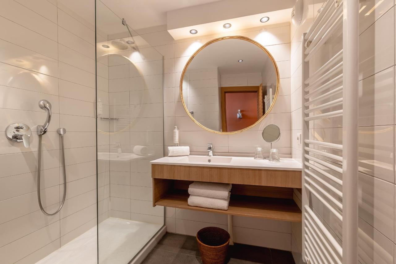 Chambre deluxe jardin avec grande terrasse vue mer