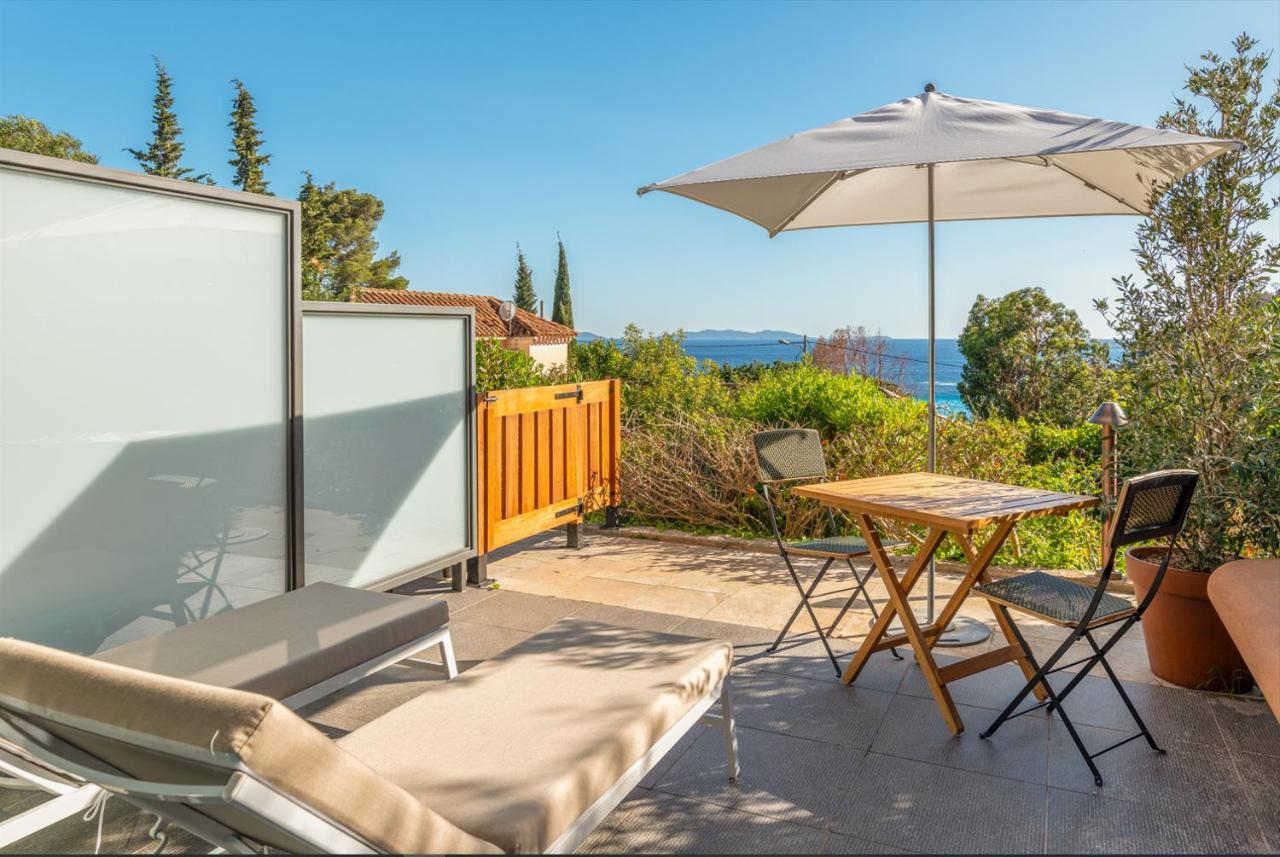 Chambre deluxe jardin avec grande terrasse vue mer