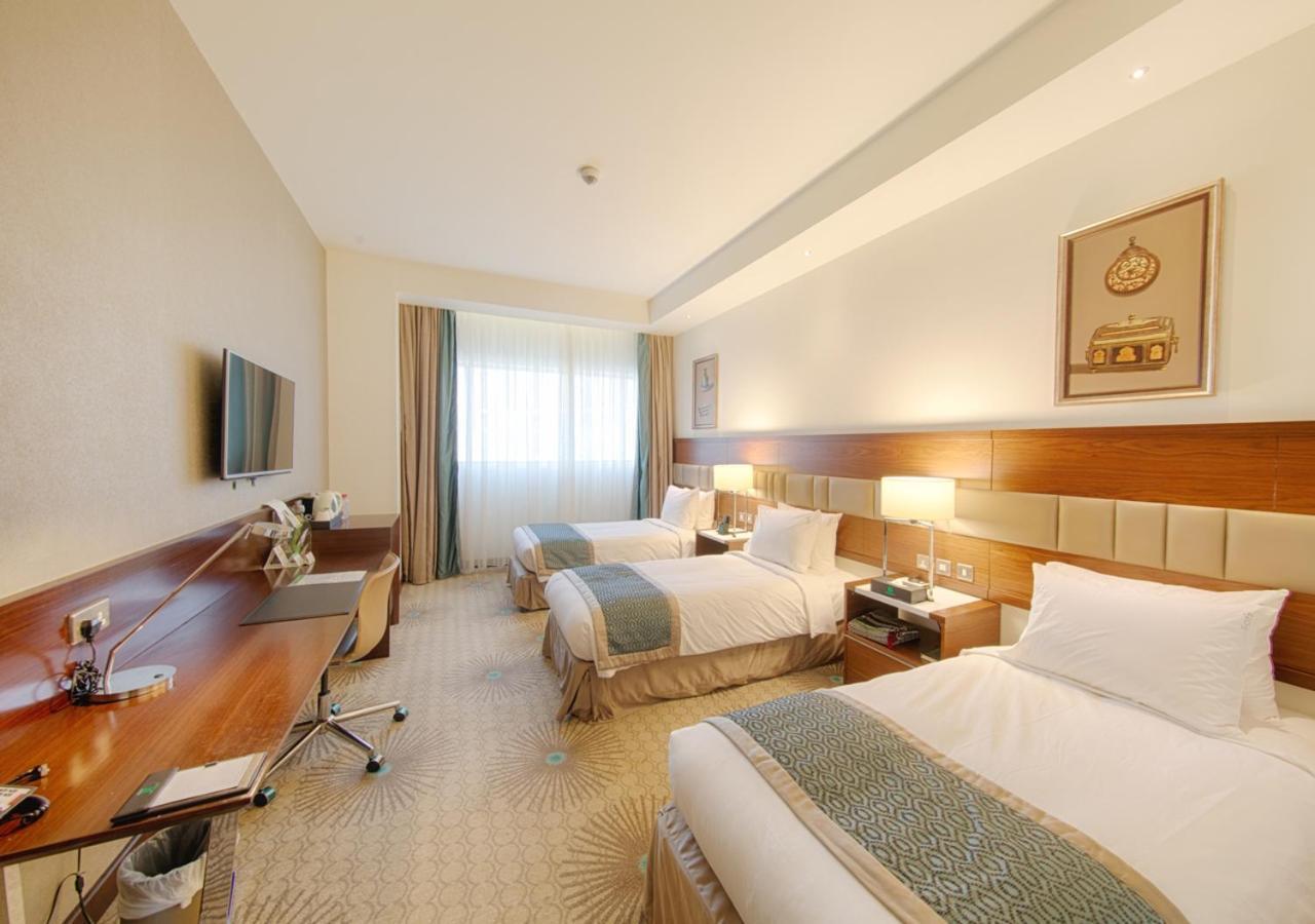 Standard Triple Room with City View