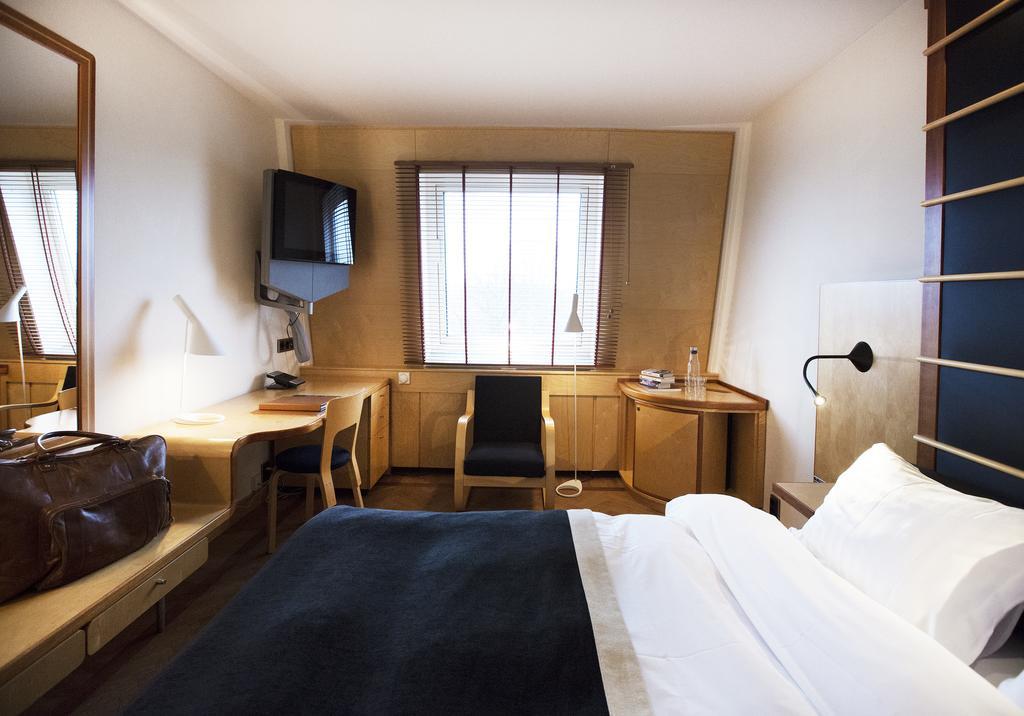 Kamer met Queensize bed (140 cm bed)