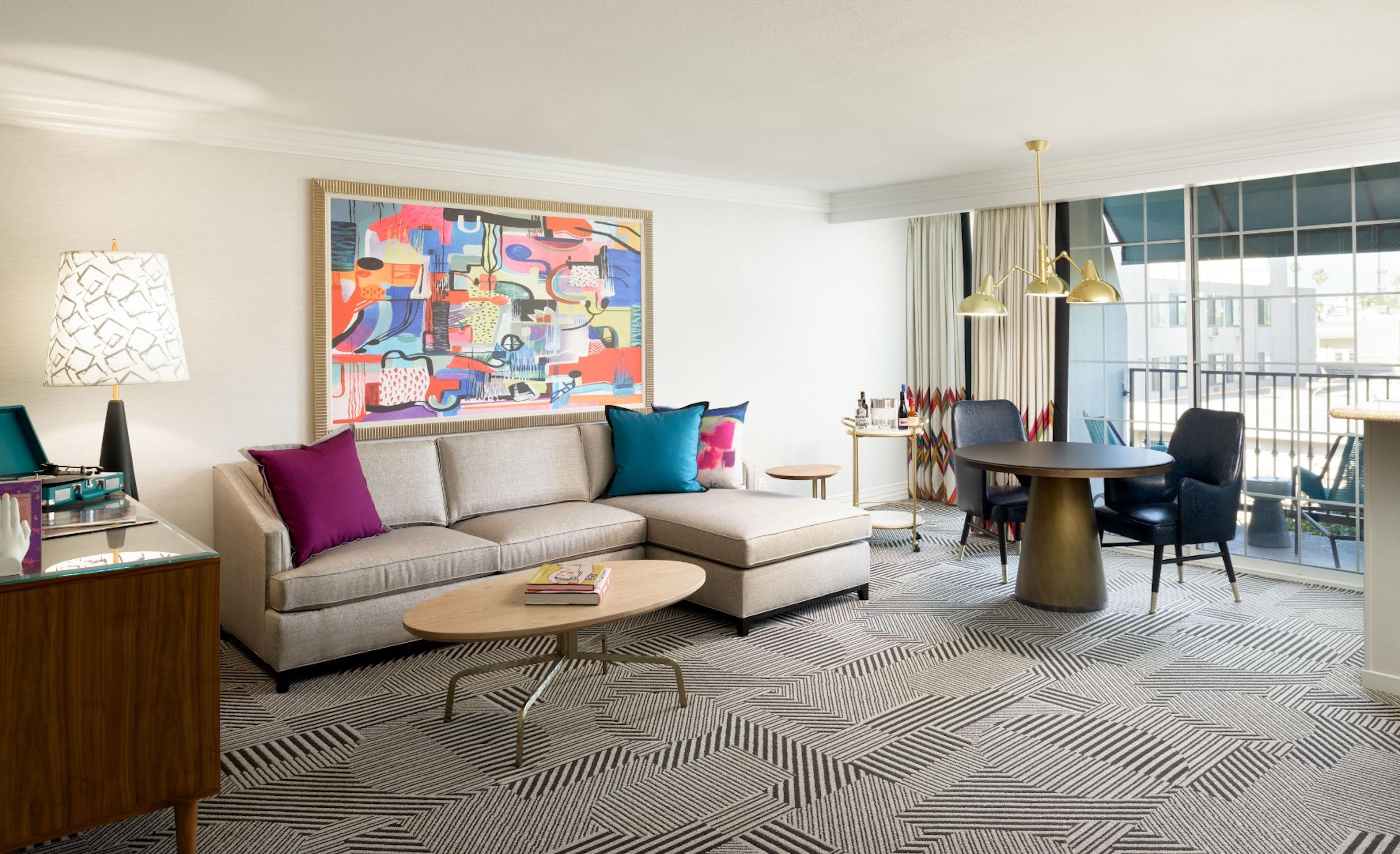 Premier 2 Queens Suite with Balcony