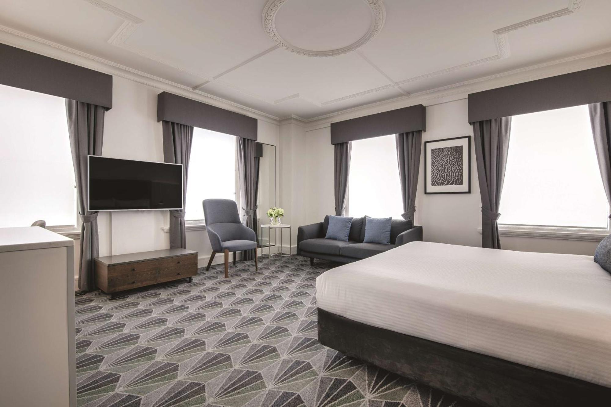 Corner Plaza King Room,1557579019:JPEG