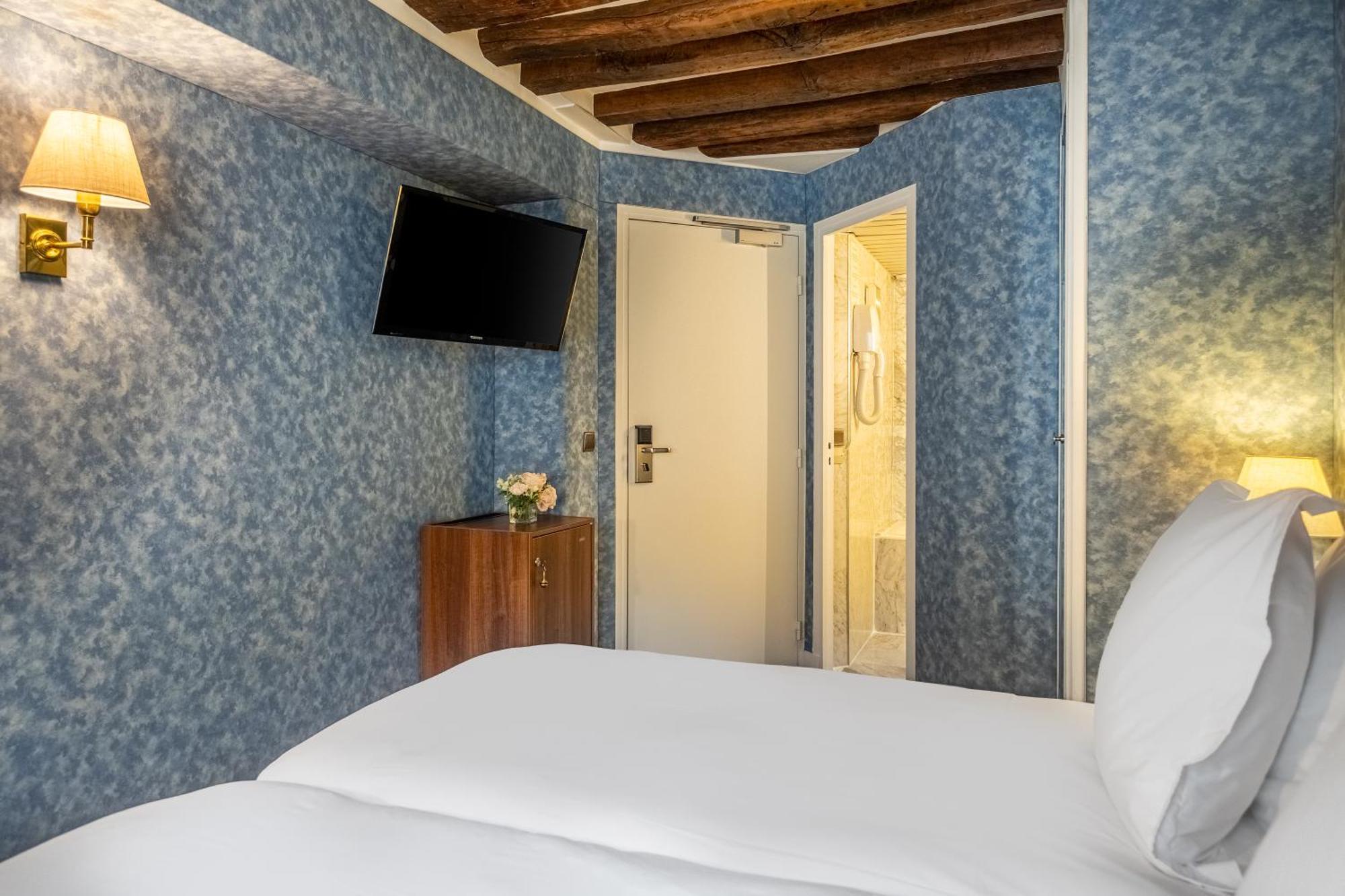 Twin Room Bath