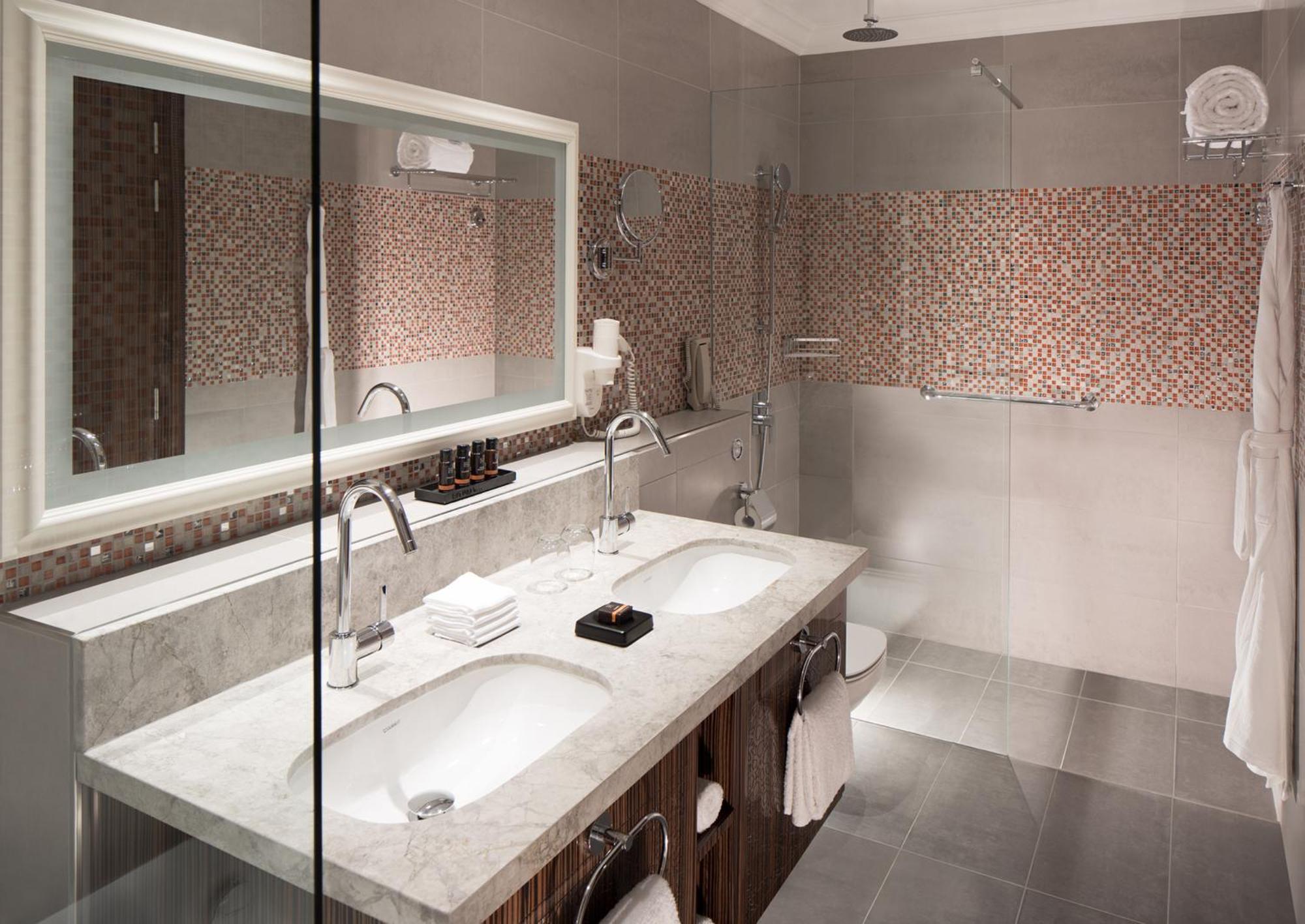 Naumi Suite • Outlet Mall Shuttle • Dining • Ideal Getaway
