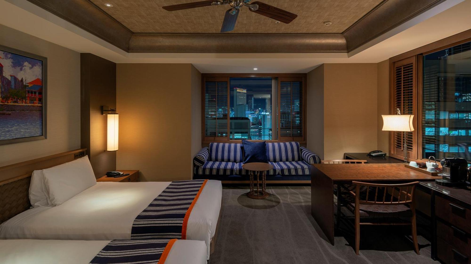 Club Deluxe Twin Room (Corner Room) - City Side with Complimentary Minibar