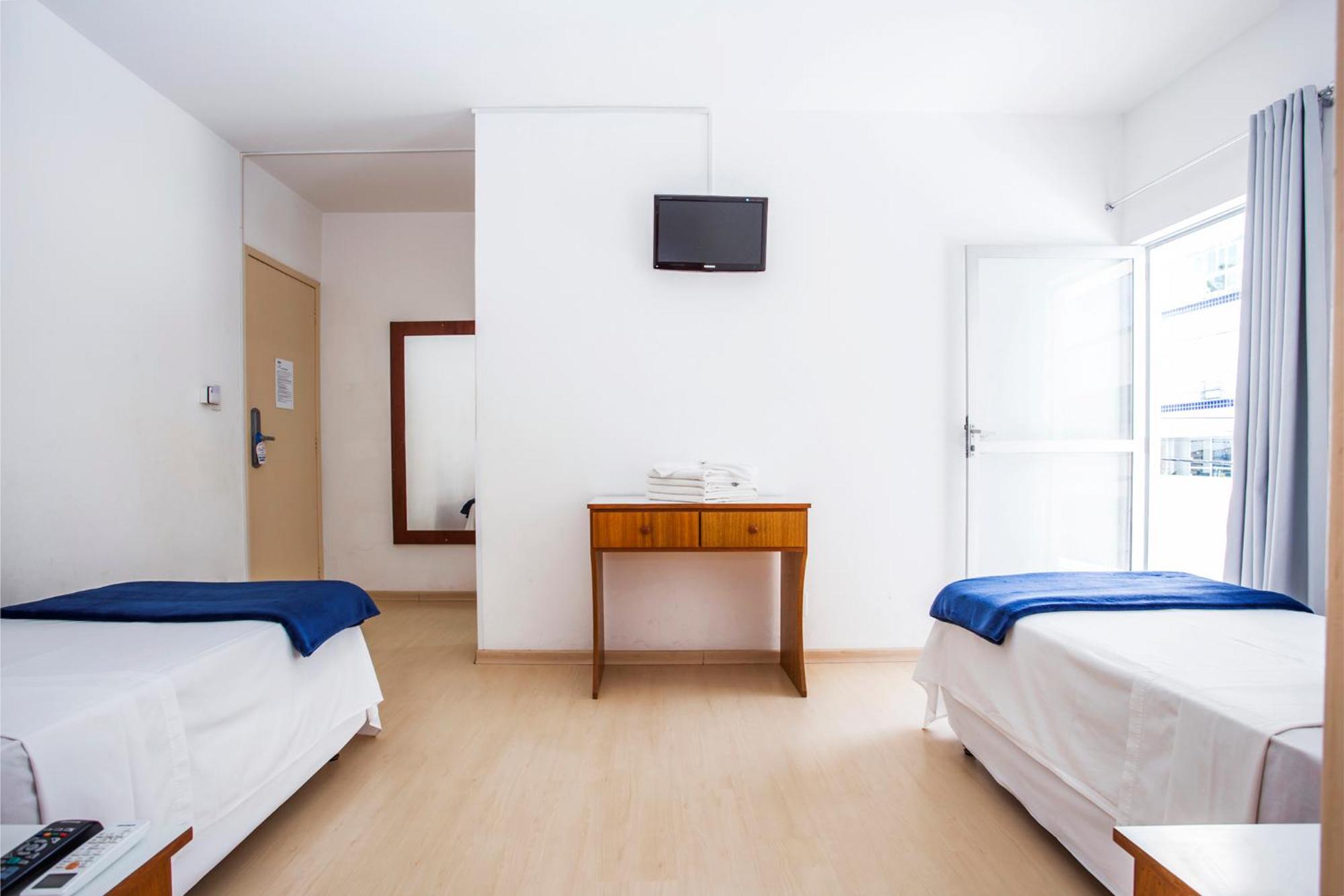 Connecting Room