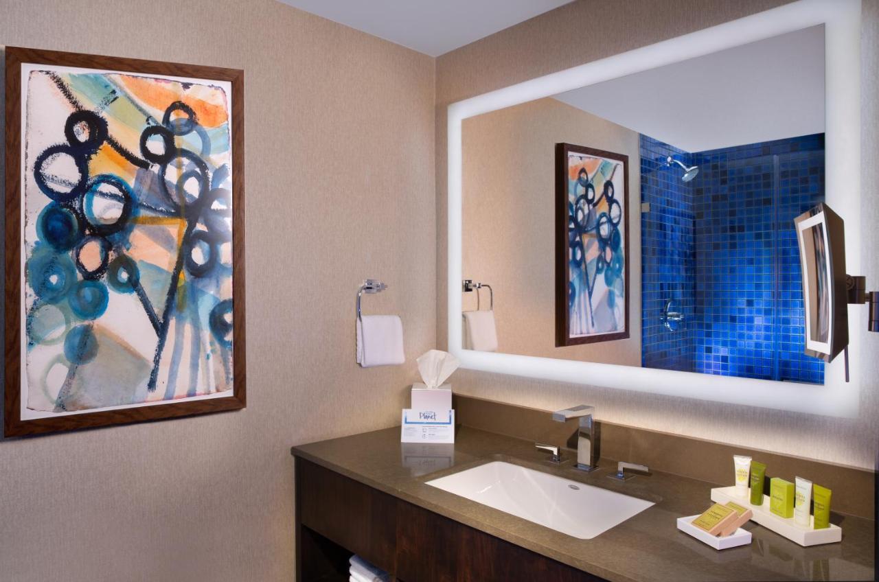 Quarto Queen com 2 Camas Queen-size e Vista da Cidade
