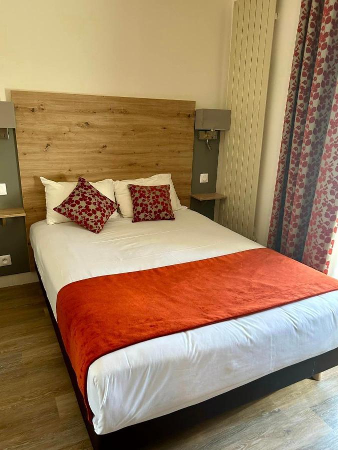 Quarto com Cama de Casal ou 2 de Solteiro