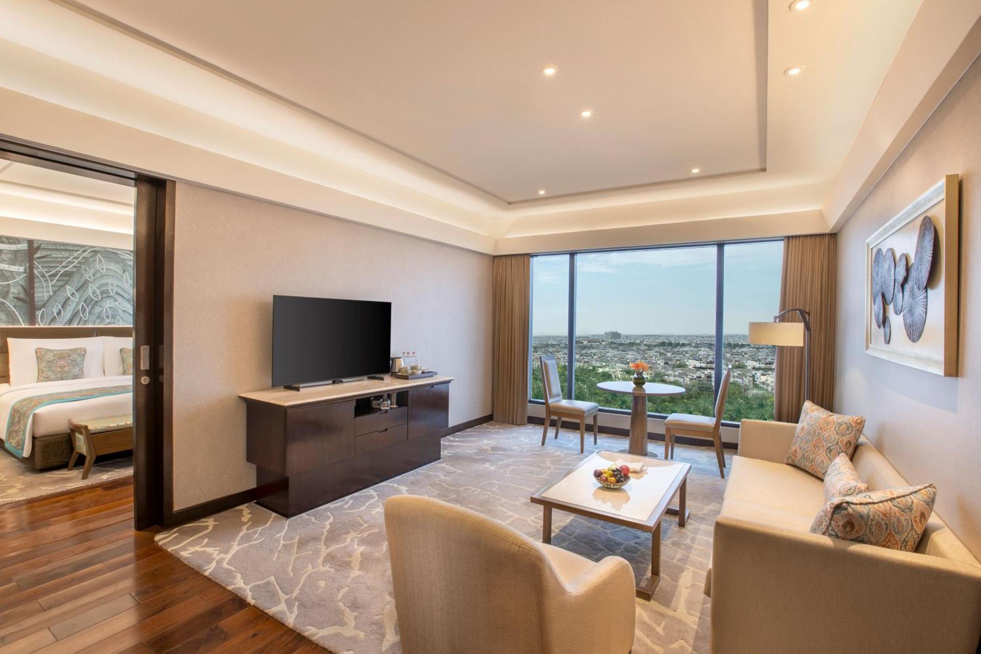 Executive Suite with 90 minutes Cocktail hours