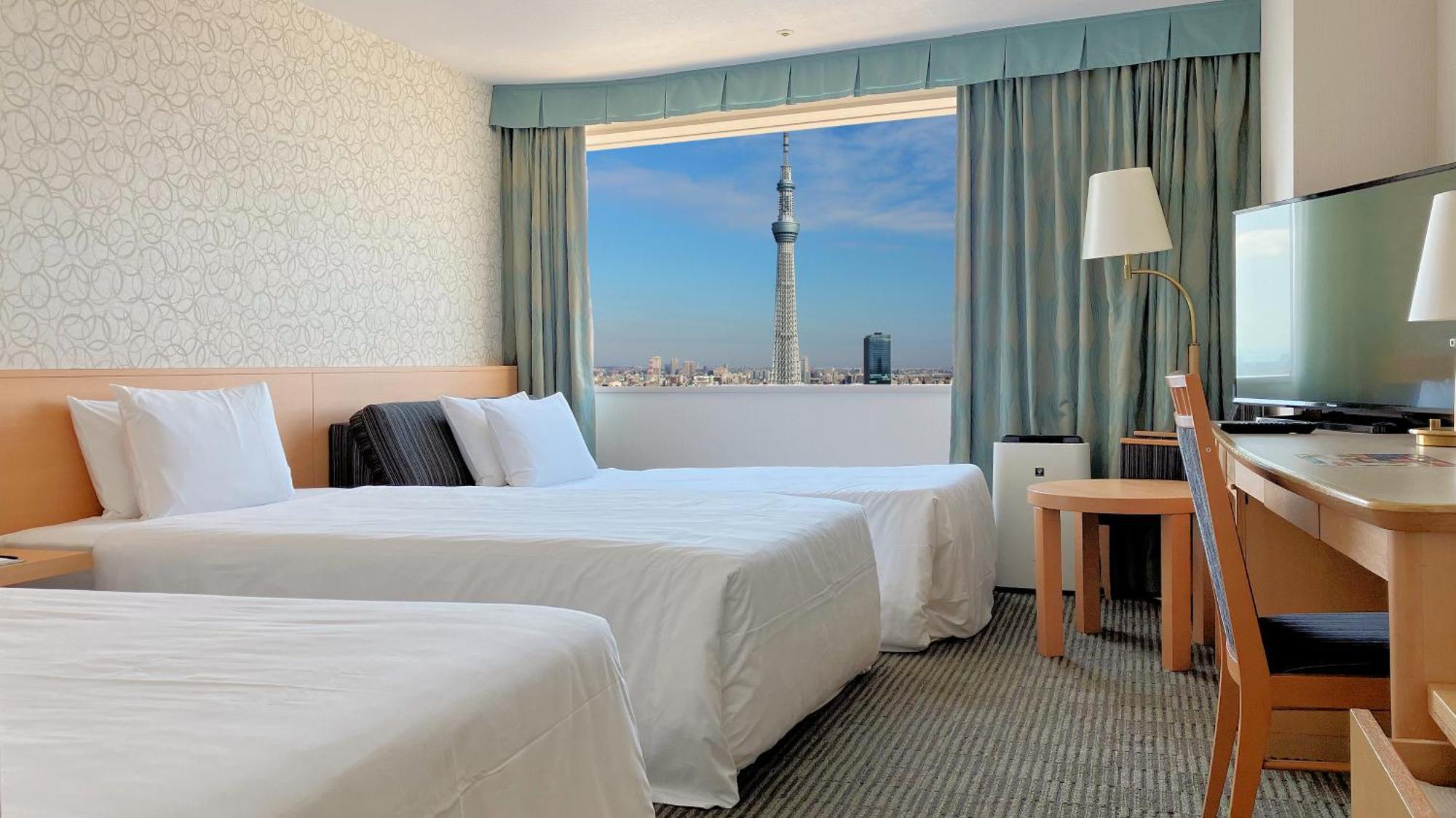 Kamer met 2 Aparte Bedden en Slaapbank - Uitzicht op de Tokyo Skytree - Rookvrij