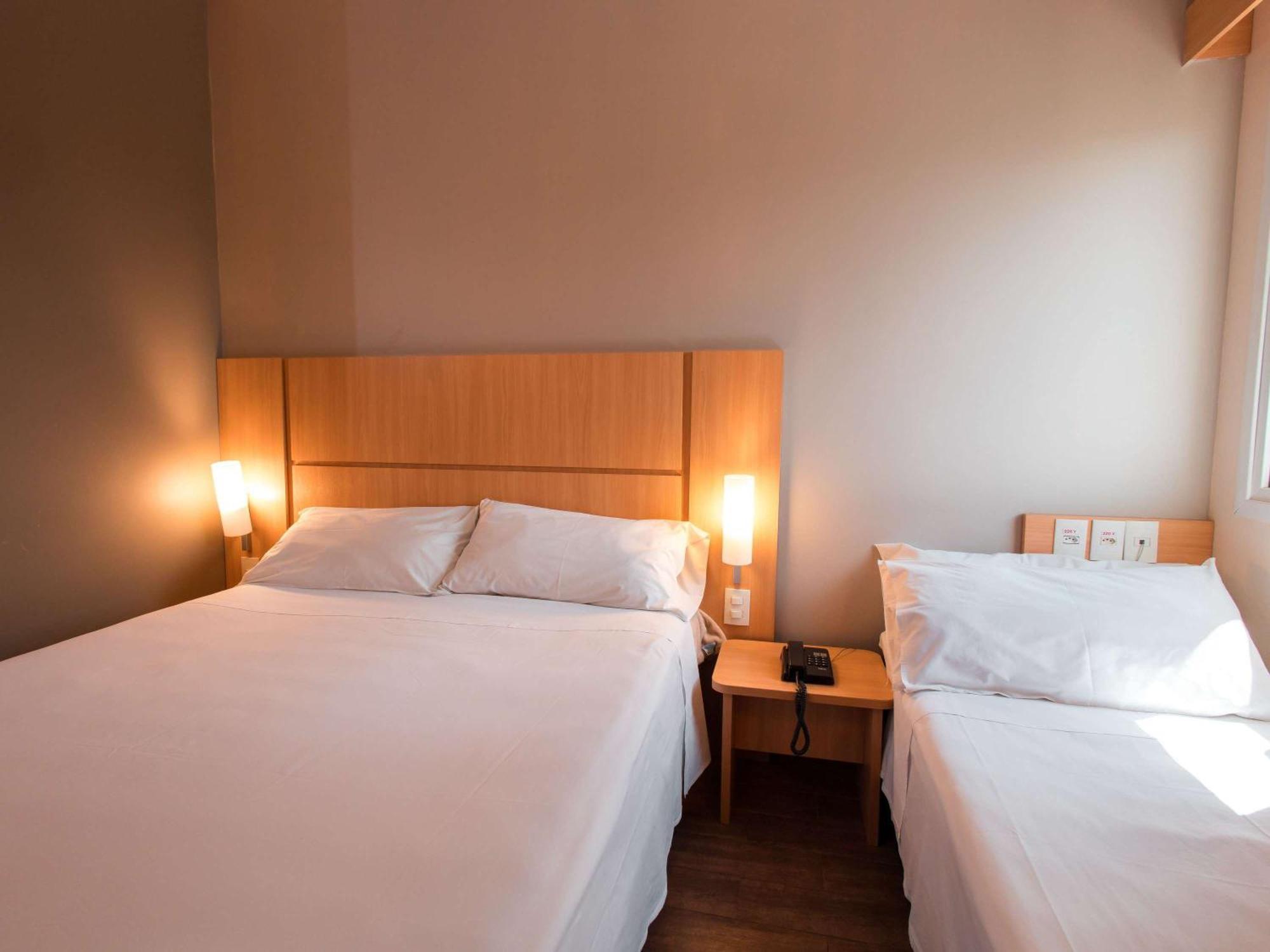 Standard Room with One Double Bed and One Single Bed,1509600961:JPEG