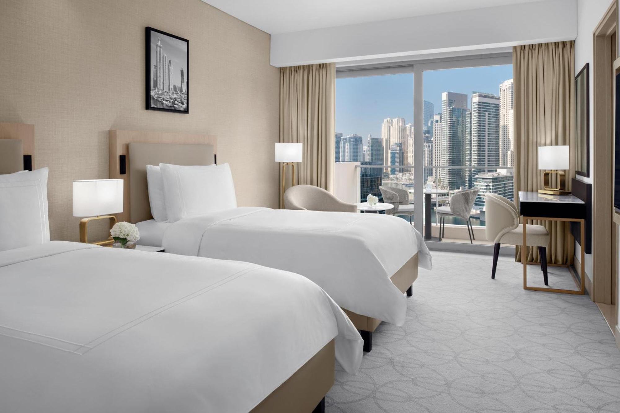 Executive Kamer met Uitzicht op de Jachthaven, twee aparte bedden, toegang tot de club lounge met ontbijt, lunch en diner, inclusief directe toegang tot Dubai Marina Mall & Marina Walk